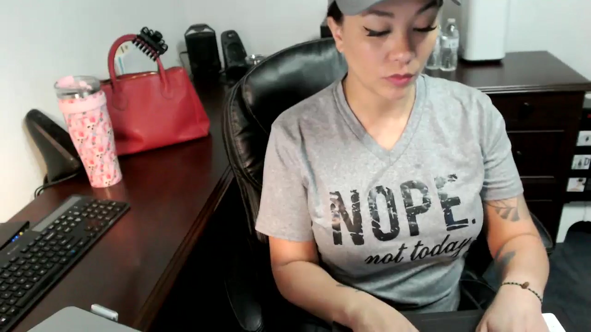 Gallery image thumbnail from MickaylaMoon's myfreecams stream on, 06/27/2024, 15:05 image 2 of 20