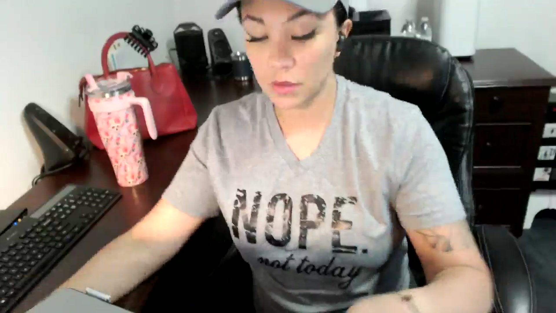 Gallery image thumbnail from MickaylaMoon's myfreecams stream on, 06/27/2024, 15:05 image 7 of 20