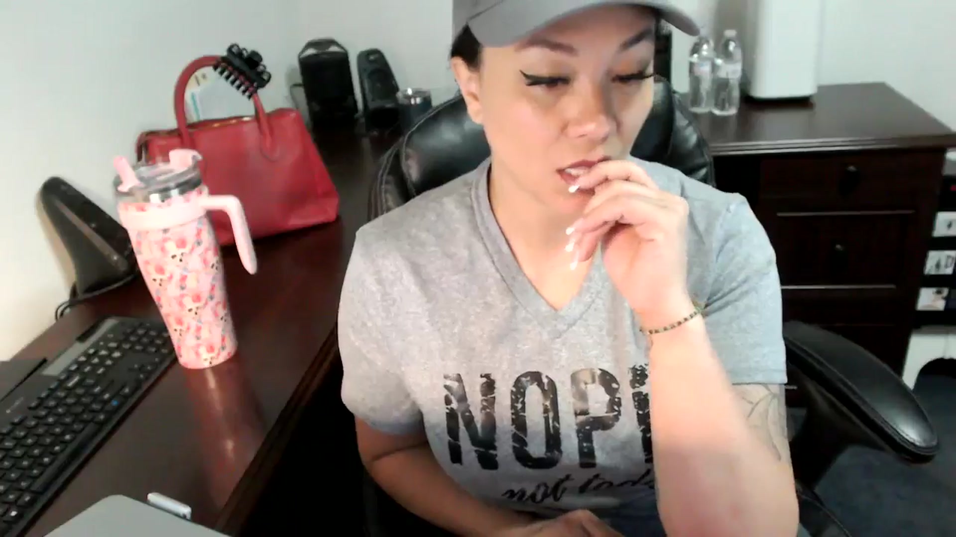 Gallery image thumbnail from MickaylaMoon's myfreecams stream on, 06/27/2024, 15:05 image 14 of 20