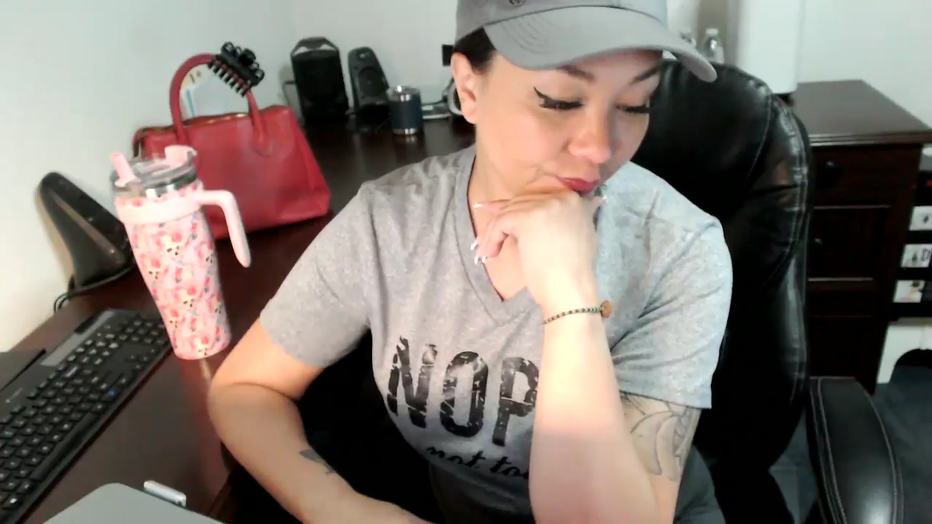 Gallery image thumbnail from MickaylaMoon's myfreecams stream on, 06/27/2024, 15:05 image 15 of 20
