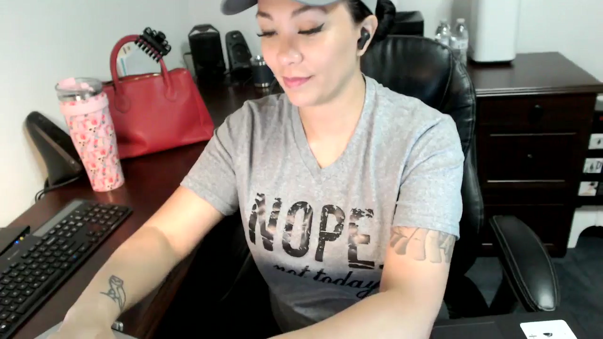 Gallery image thumbnail from MickaylaMoon's myfreecams stream on, 06/27/2024, 15:05 image 4 of 20