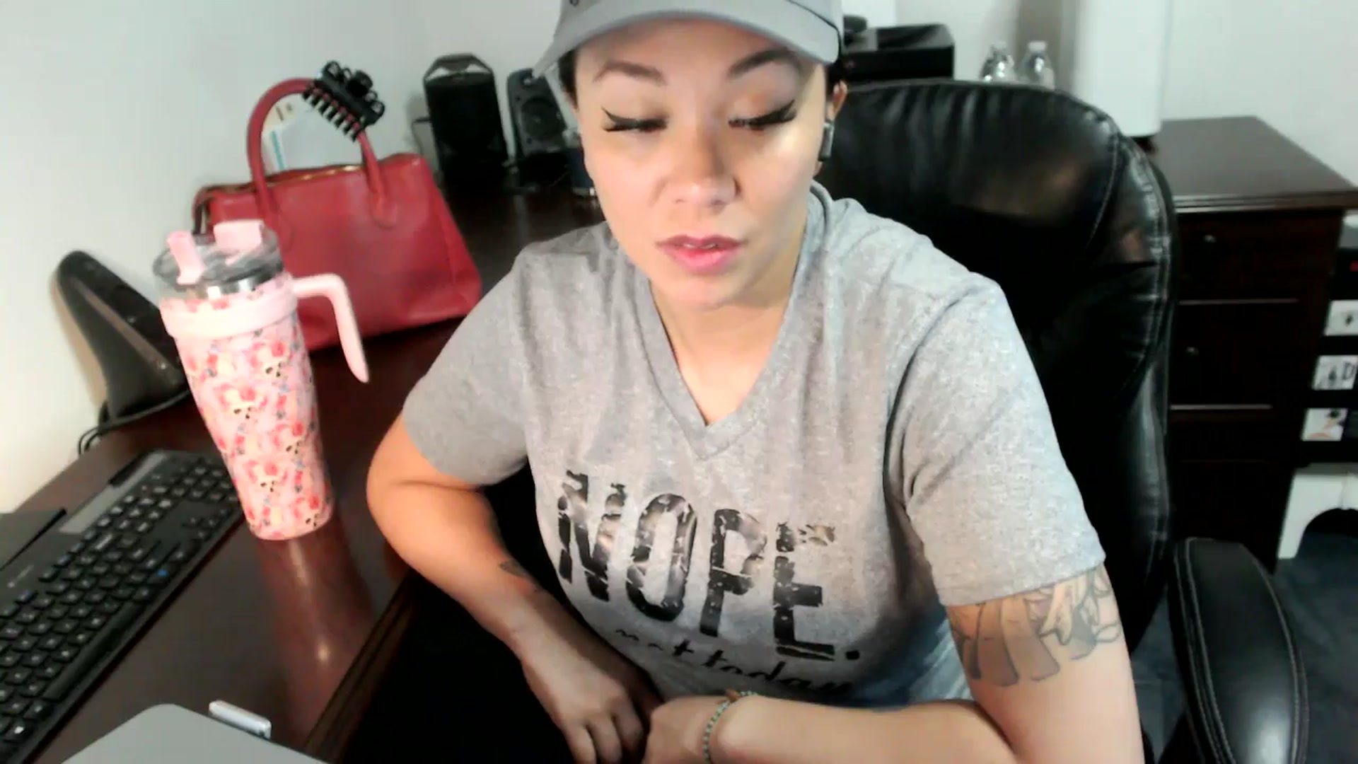 Gallery image thumbnail from MickaylaMoon's myfreecams stream on, 06/27/2024, 15:05 image 17 of 20
