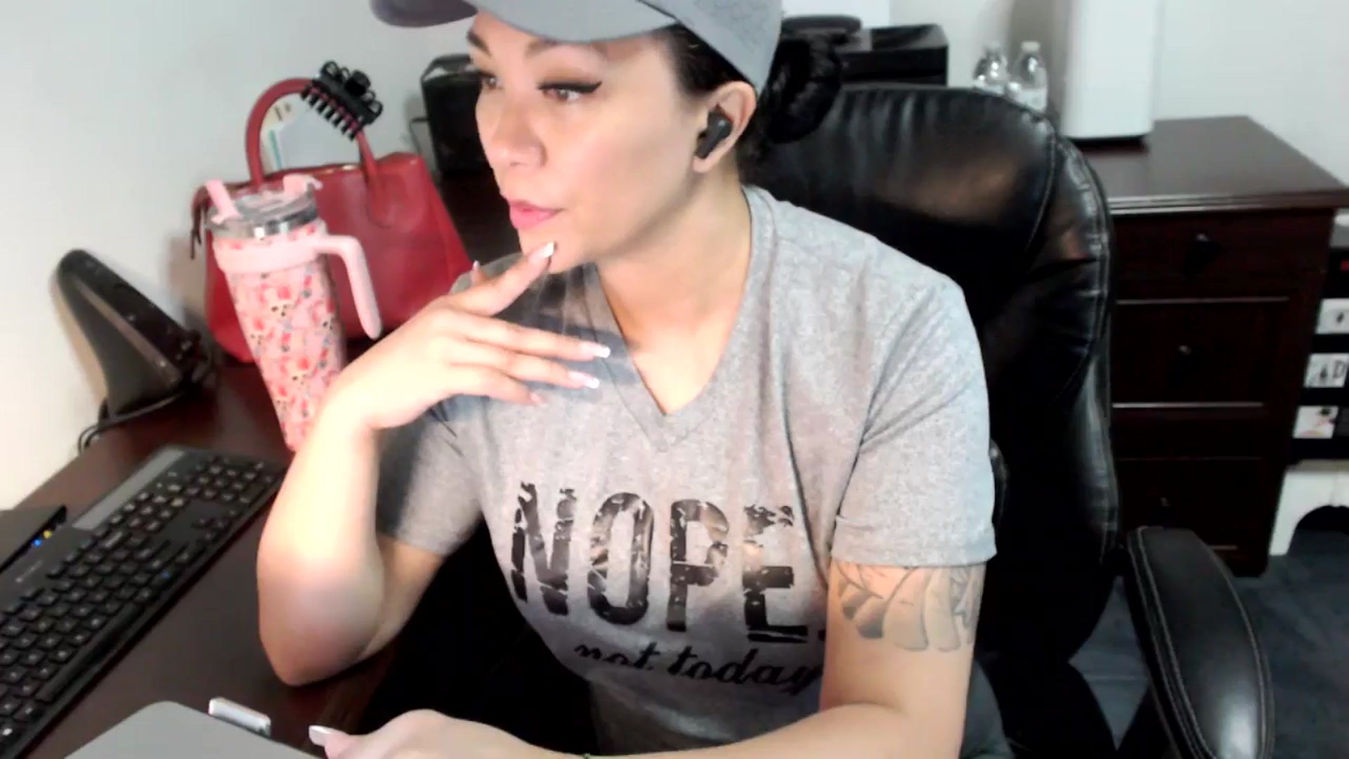 Gallery image thumbnail from MickaylaMoon's myfreecams stream on, 06/27/2024, 15:05 image 8 of 20