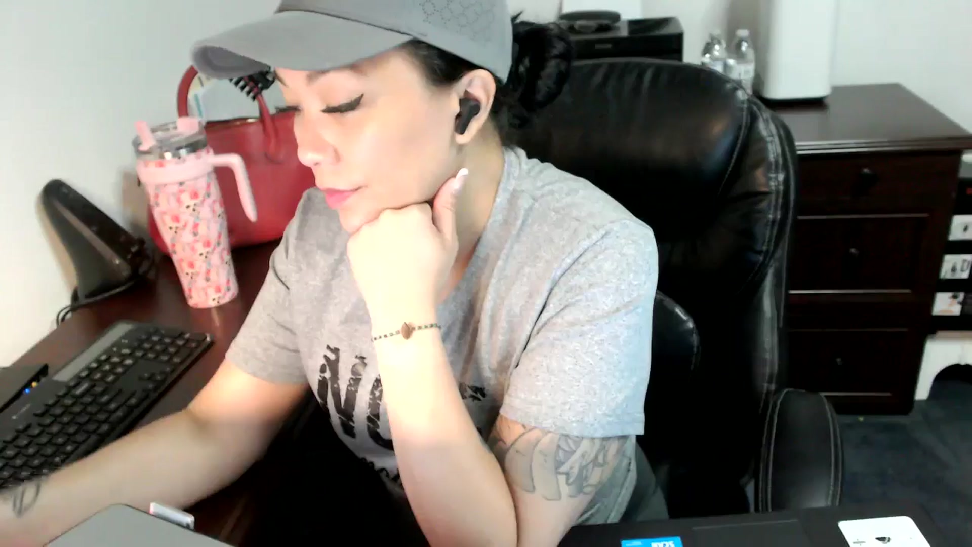 Gallery image thumbnail from MickaylaMoon's myfreecams stream on, 06/27/2024, 15:05 image 5 of 20