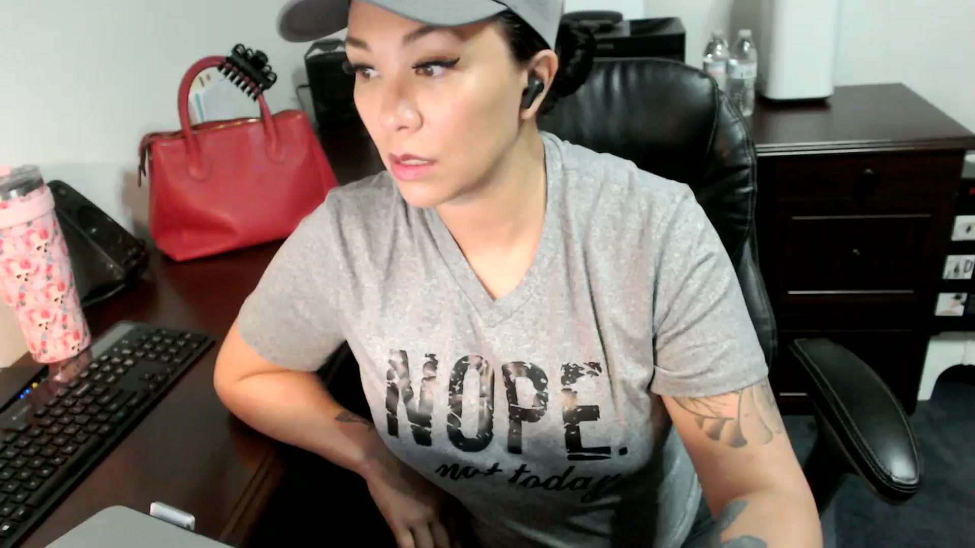 Gallery image thumbnail from MickaylaMoon's myfreecams stream on, 06/27/2024, 15:05 image 1 of 20