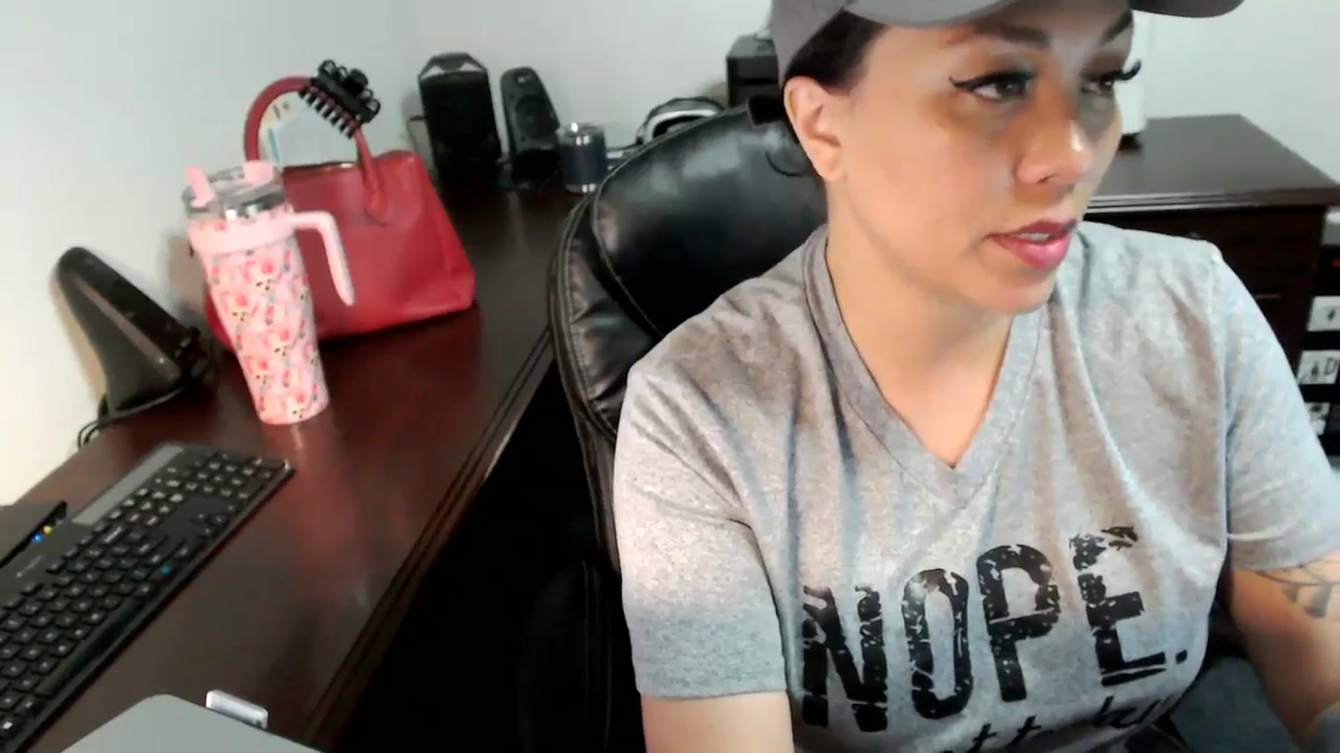 Gallery image thumbnail from MickaylaMoon's myfreecams stream on, 06/27/2024, 15:05 image 6 of 20