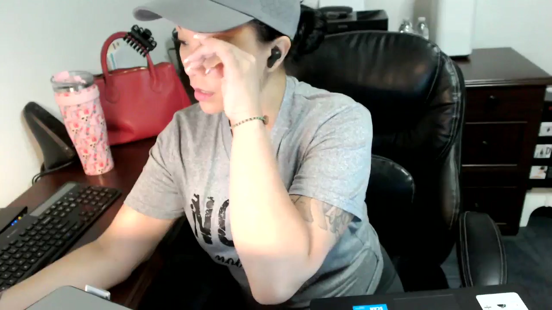 Gallery image thumbnail from MickaylaMoon's myfreecams stream on, 06/27/2024, 15:05 image 3 of 20