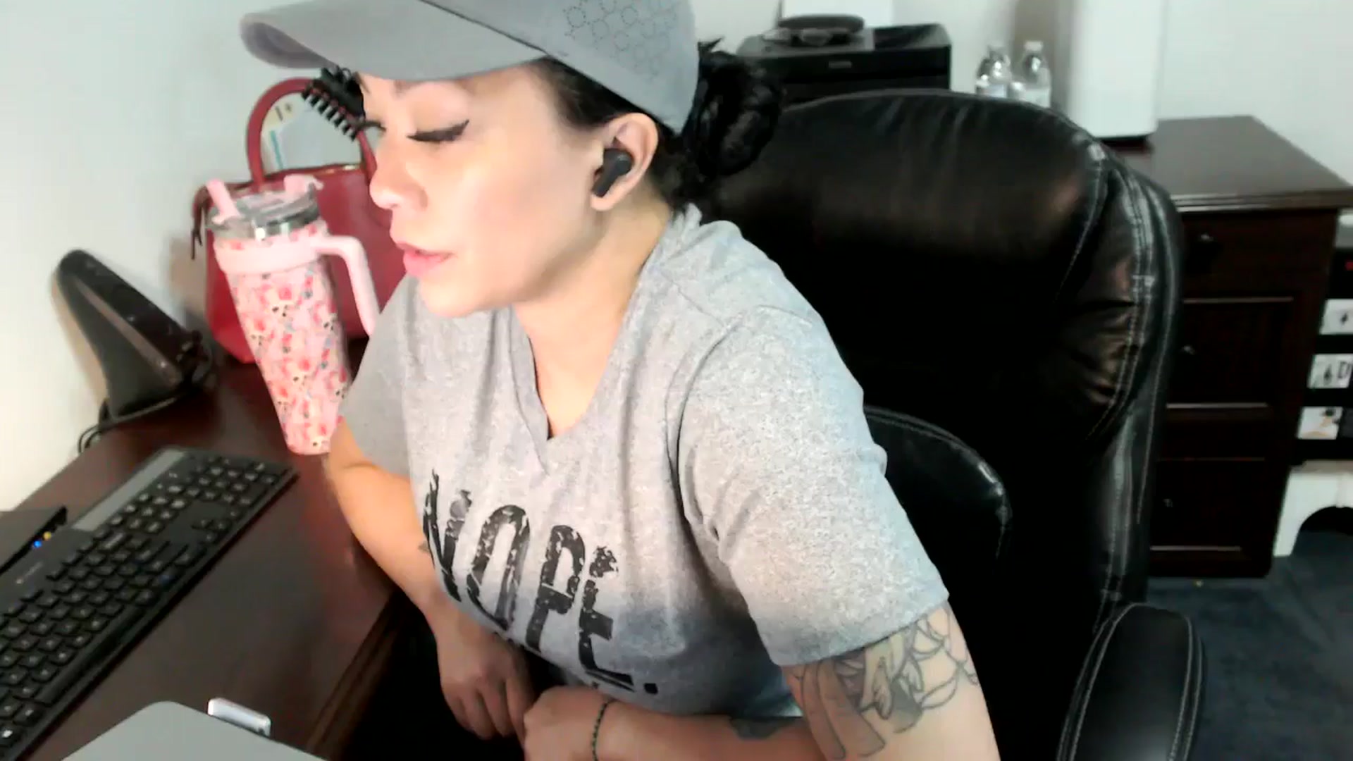 Gallery image thumbnail from MickaylaMoon's myfreecams stream on, 06/27/2024, 15:05 image 10 of 20