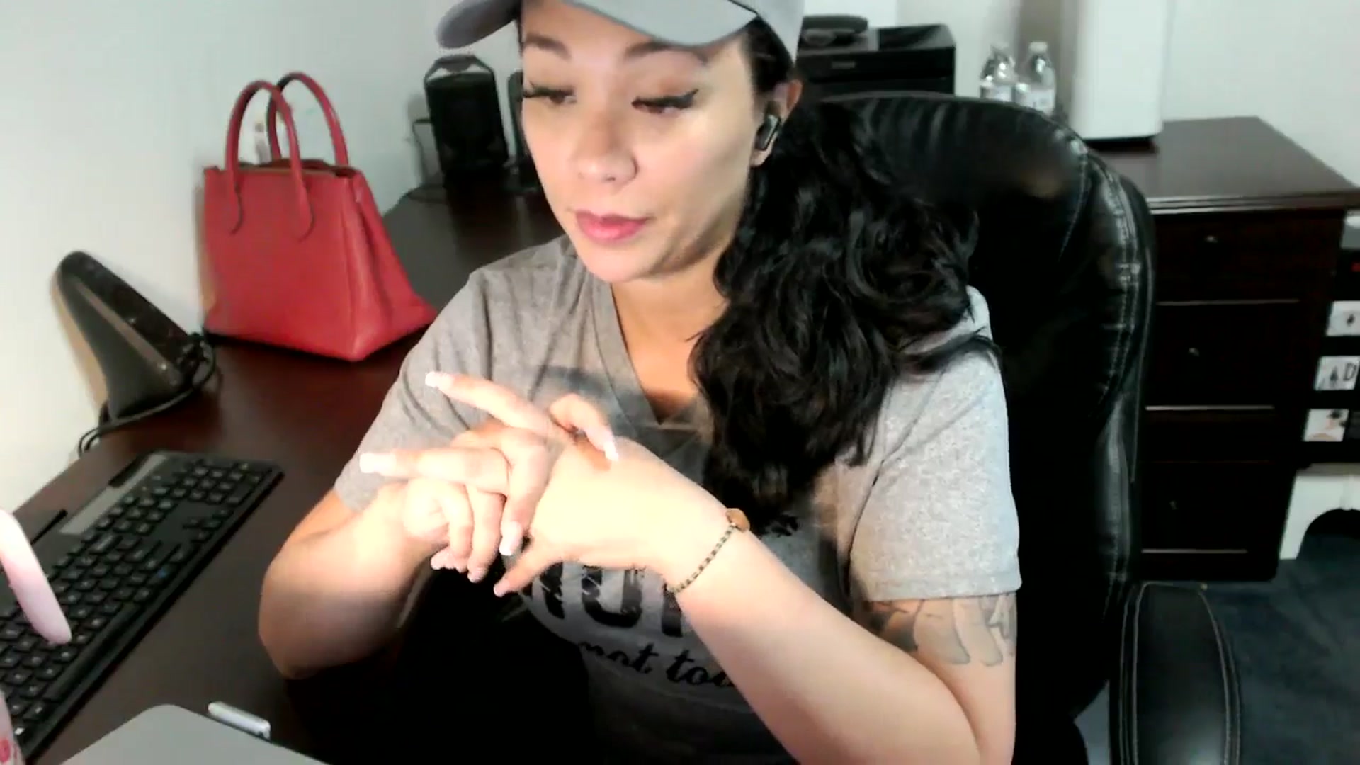 Gallery image thumbnail from MickaylaMoon's myfreecams stream on, 06/27/2024, 18:02 image 2 of 20