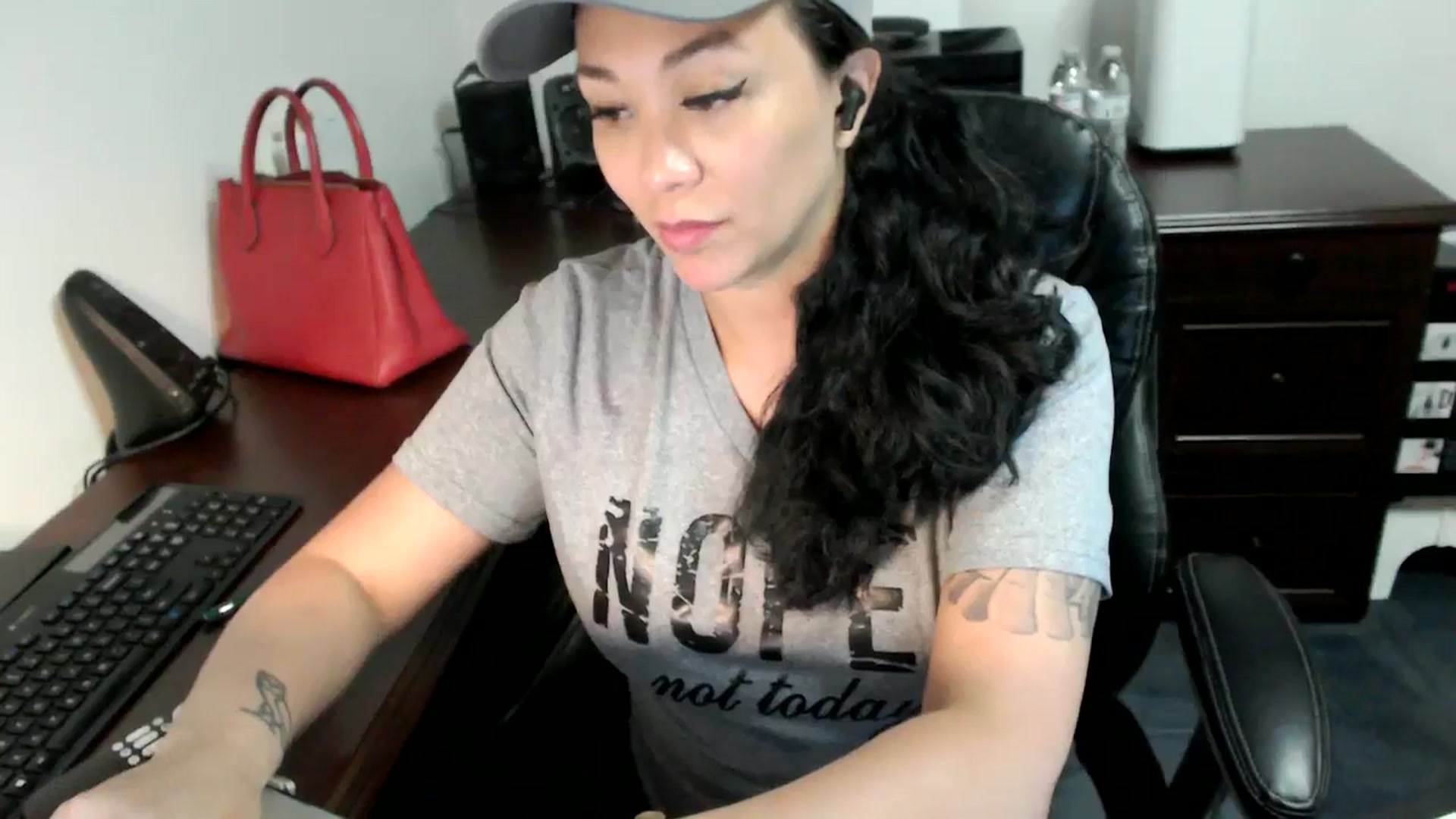 Gallery image thumbnail from MickaylaMoon's myfreecams stream on, 06/27/2024, 18:02 image 9 of 20