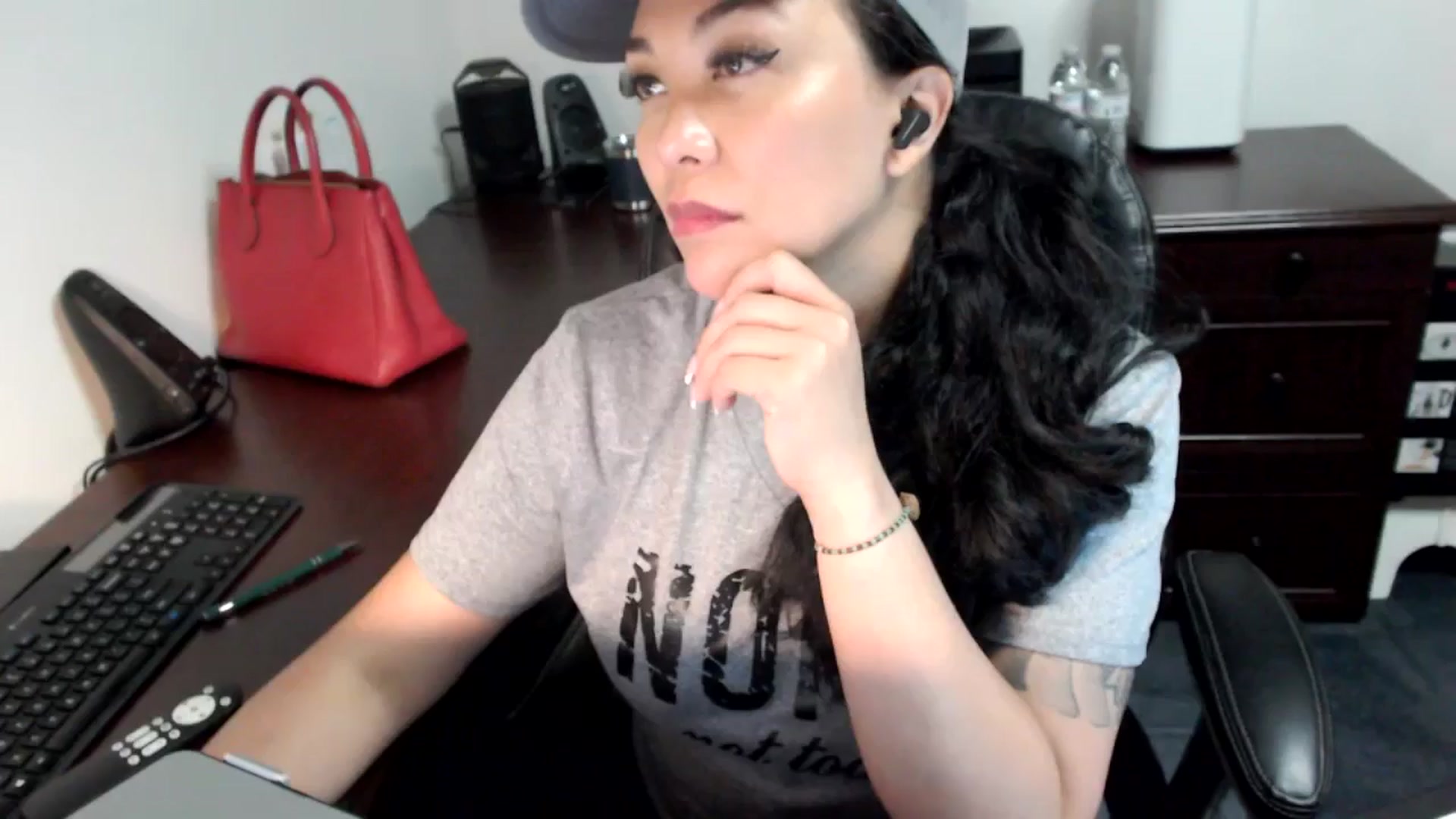 Gallery image thumbnail from MickaylaMoon's myfreecams stream on, 06/27/2024, 18:02 image 8 of 20