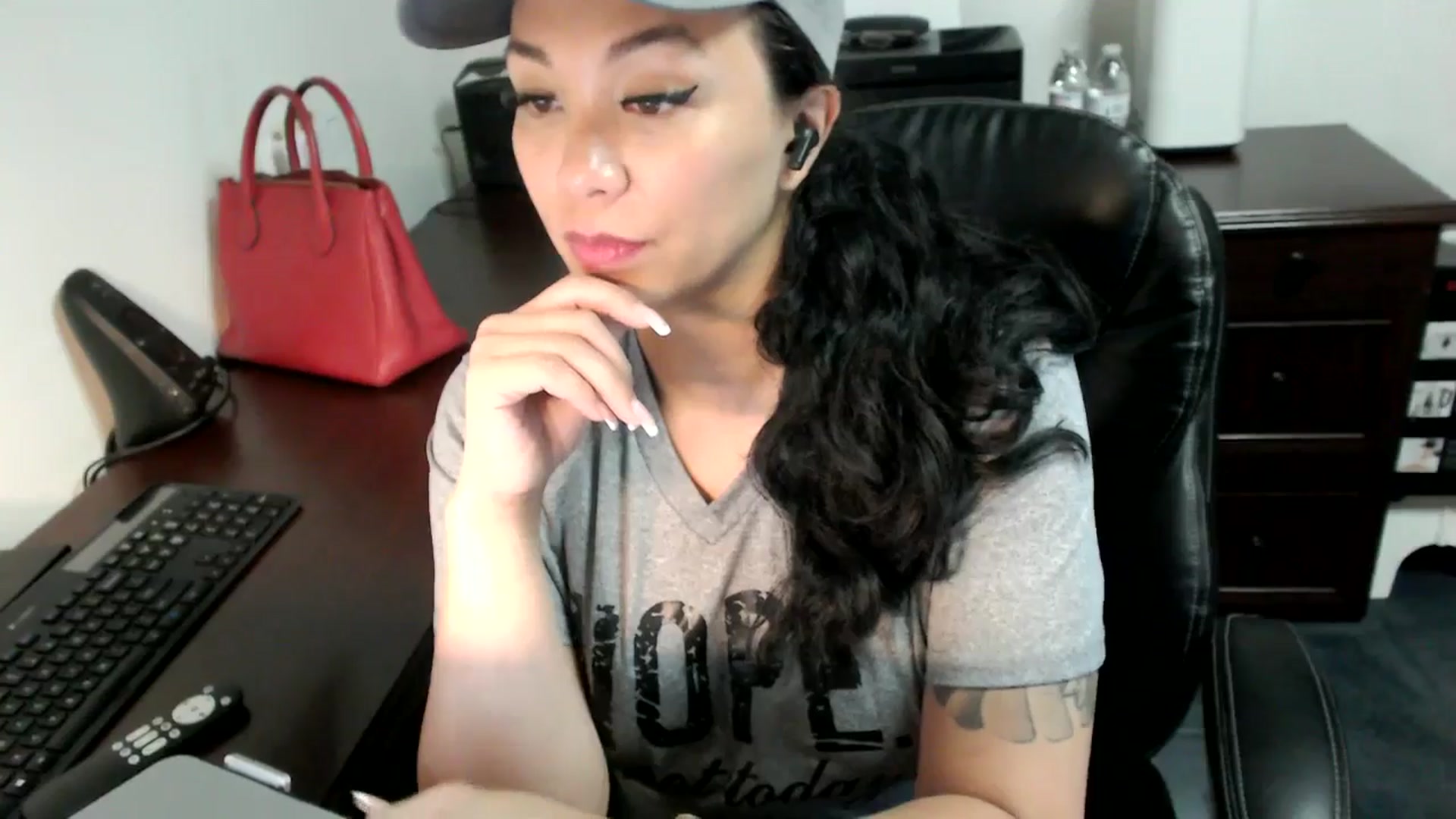 Gallery image thumbnail from MickaylaMoon's myfreecams stream on, 06/27/2024, 18:02 image 5 of 20