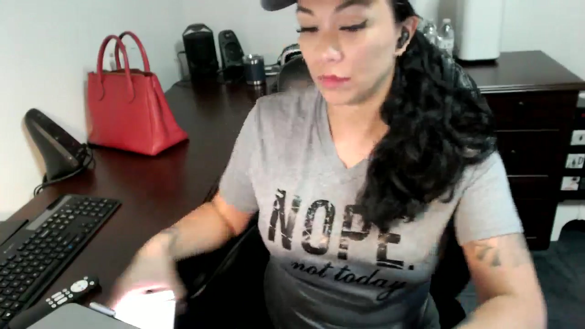 Gallery image thumbnail from MickaylaMoon's myfreecams stream on, 06/27/2024, 18:02 image 3 of 20