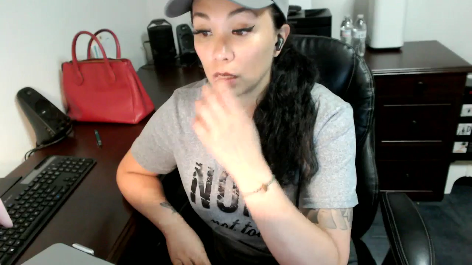 Gallery image thumbnail from MickaylaMoon's myfreecams stream on, 06/27/2024, 20:23 image 15 of 20