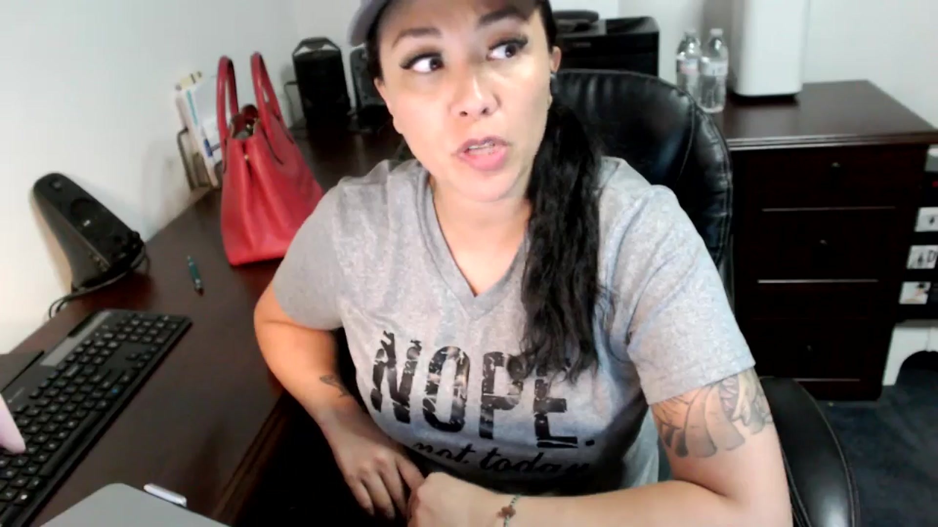 Gallery image thumbnail from MickaylaMoon's myfreecams stream on, 06/27/2024, 20:23 image 18 of 20