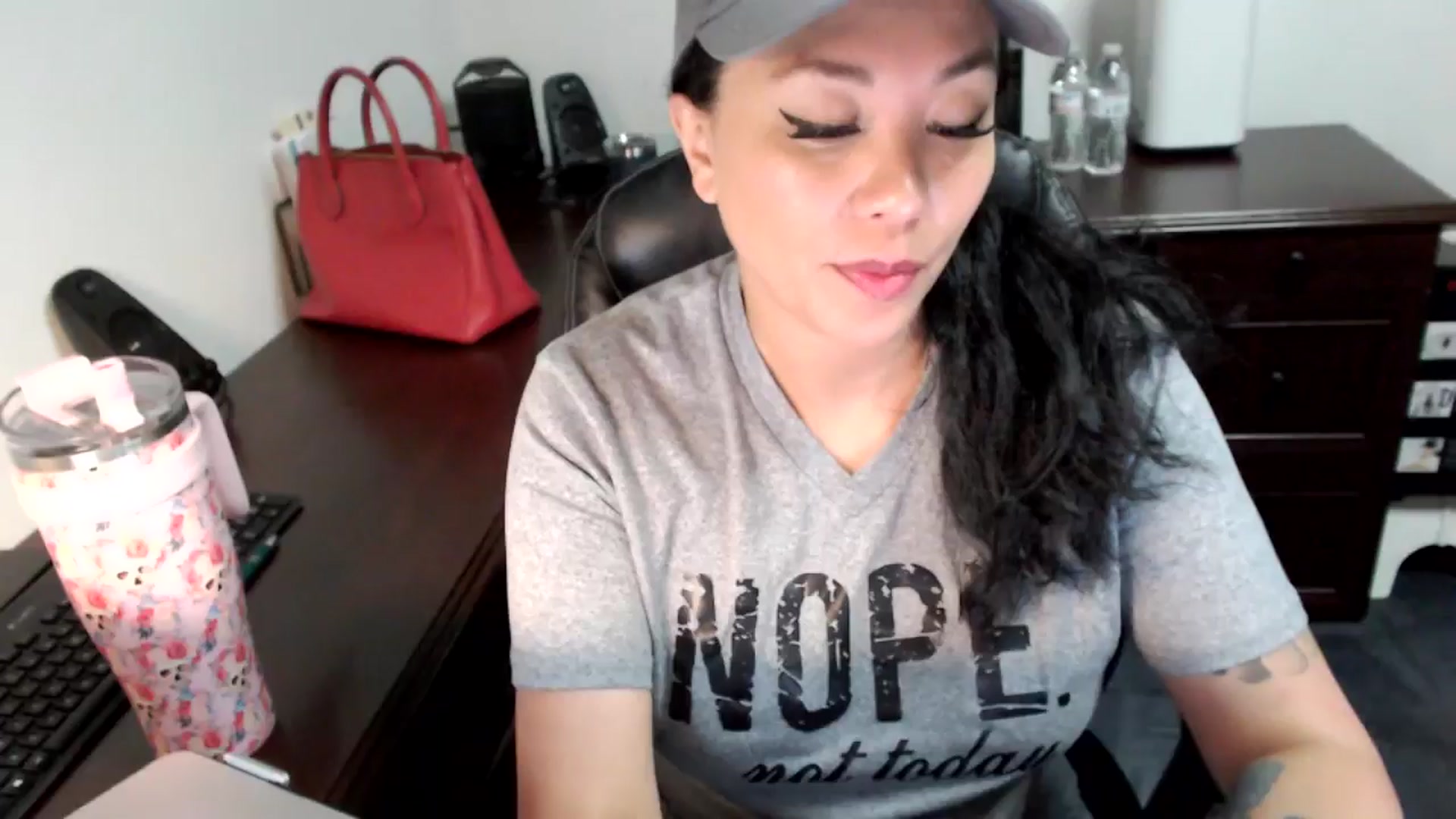 Gallery image thumbnail from MickaylaMoon's myfreecams stream on, 06/27/2024, 20:23 image 1 of 20