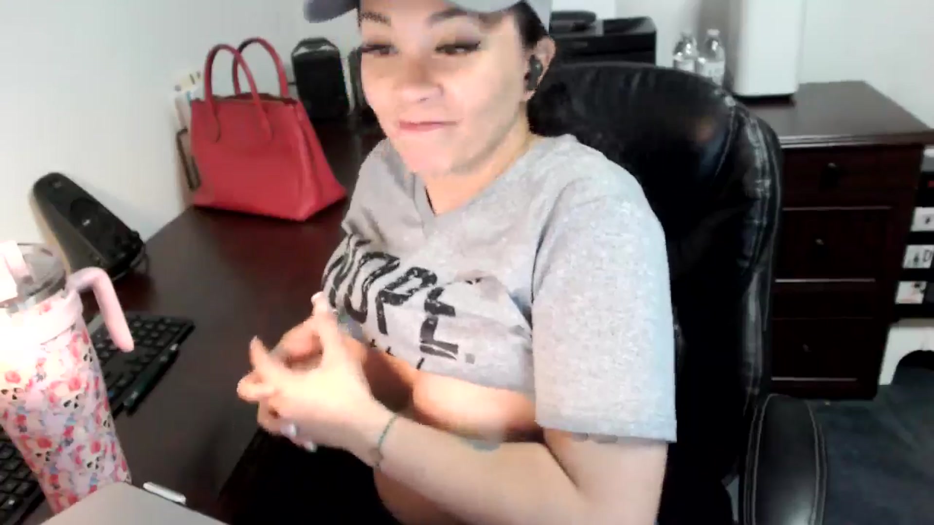 Gallery image thumbnail from MickaylaMoon's myfreecams stream on, 06/27/2024, 20:23 image 6 of 20