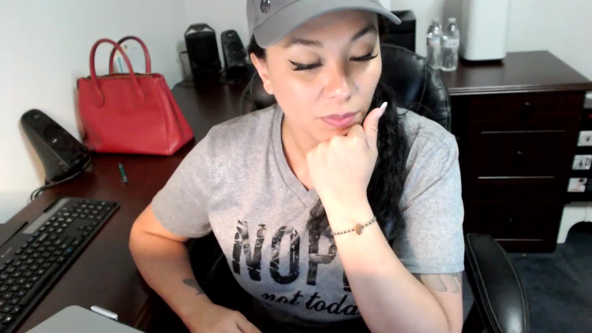 Gallery image thumbnail from MickaylaMoon's myfreecams stream on, 06/27/2024, 20:23 image 12 of 20