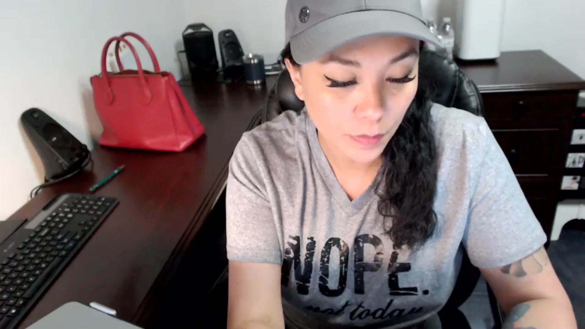 Gallery image thumbnail from MickaylaMoon's myfreecams stream on, 06/27/2024, 20:38 image 9 of 20