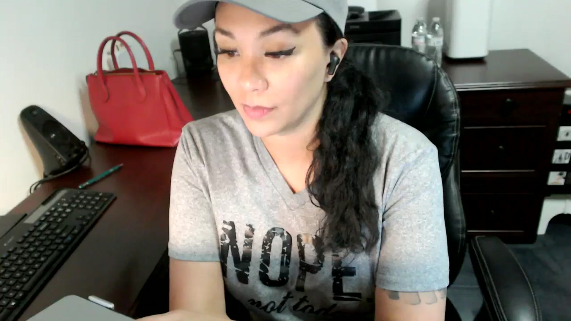 Gallery image thumbnail from MickaylaMoon's myfreecams stream on, 06/27/2024, 20:38 image 12 of 20