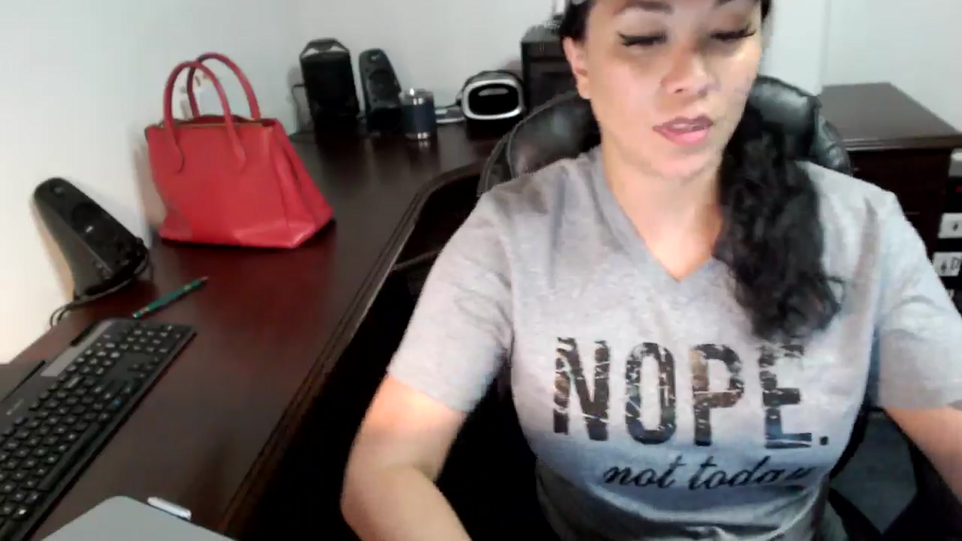 Gallery image thumbnail from MickaylaMoon's myfreecams stream on, 06/27/2024, 20:38 image 15 of 20