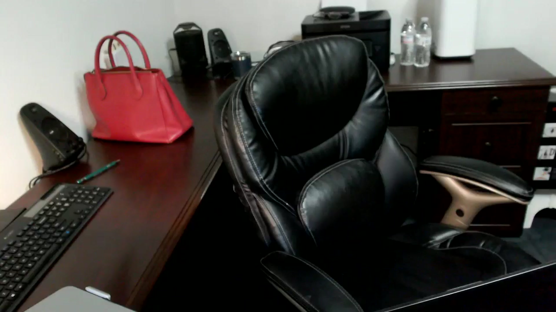 Gallery image thumbnail from MickaylaMoon's myfreecams stream on, 06/27/2024, 20:38 image 19 of 20