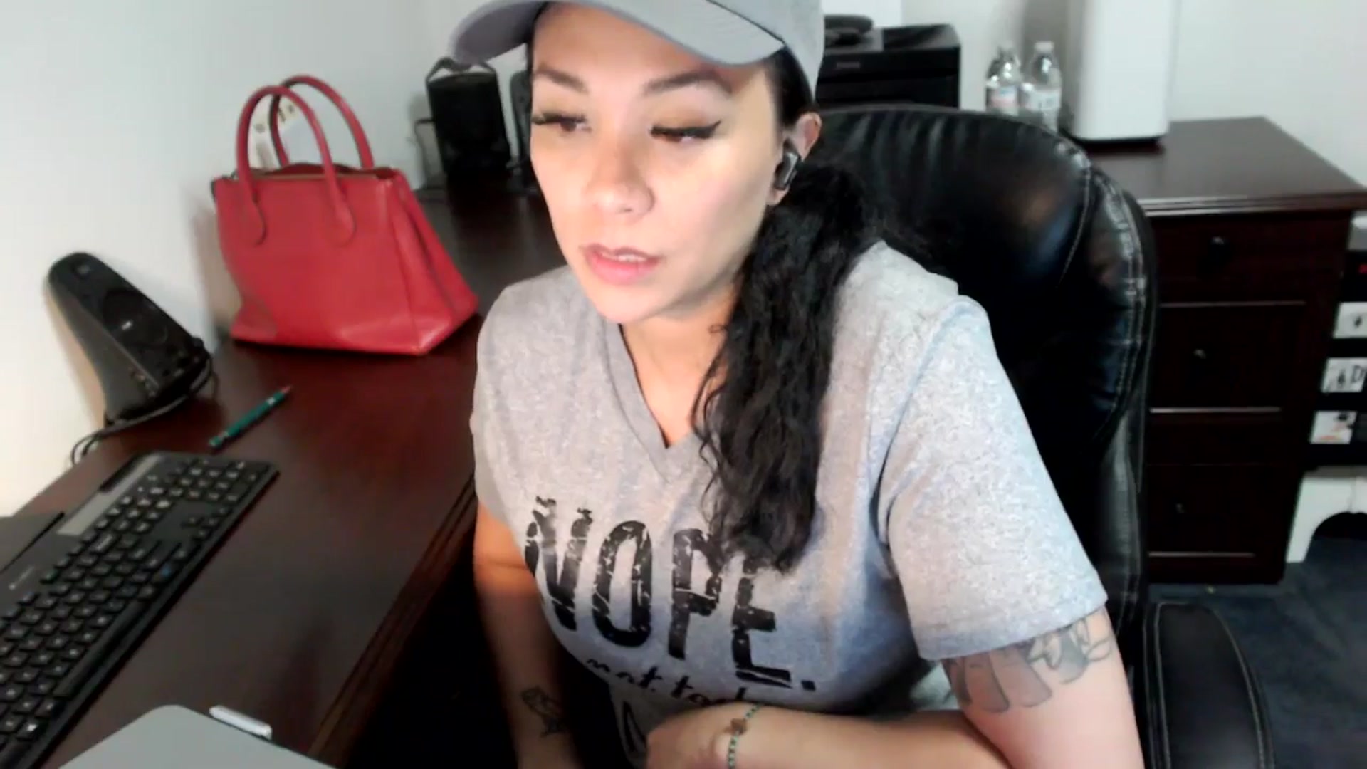 Gallery image thumbnail from MickaylaMoon's myfreecams stream on, 06/27/2024, 20:38 image 8 of 20
