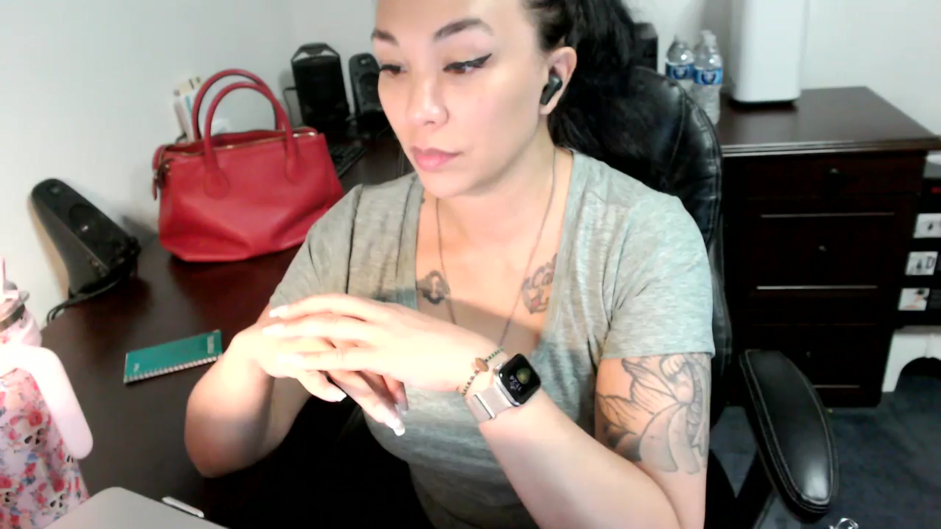 Gallery image thumbnail from MickaylaMoon's myfreecams stream on, 06/28/2024, 15:51 image 11 of 20