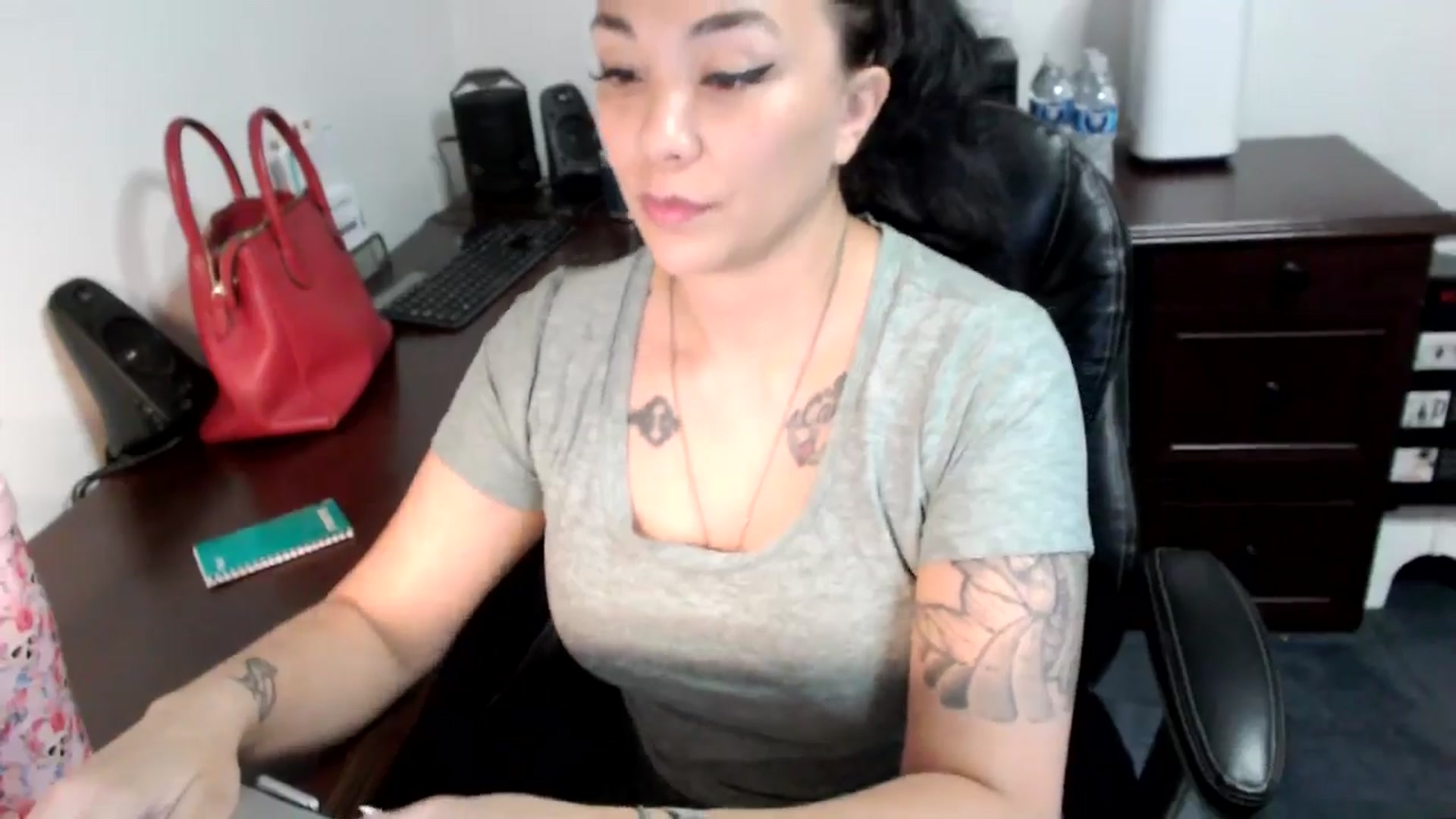 Gallery image thumbnail from MickaylaMoon's myfreecams stream on, 06/28/2024, 15:51 image 17 of 20