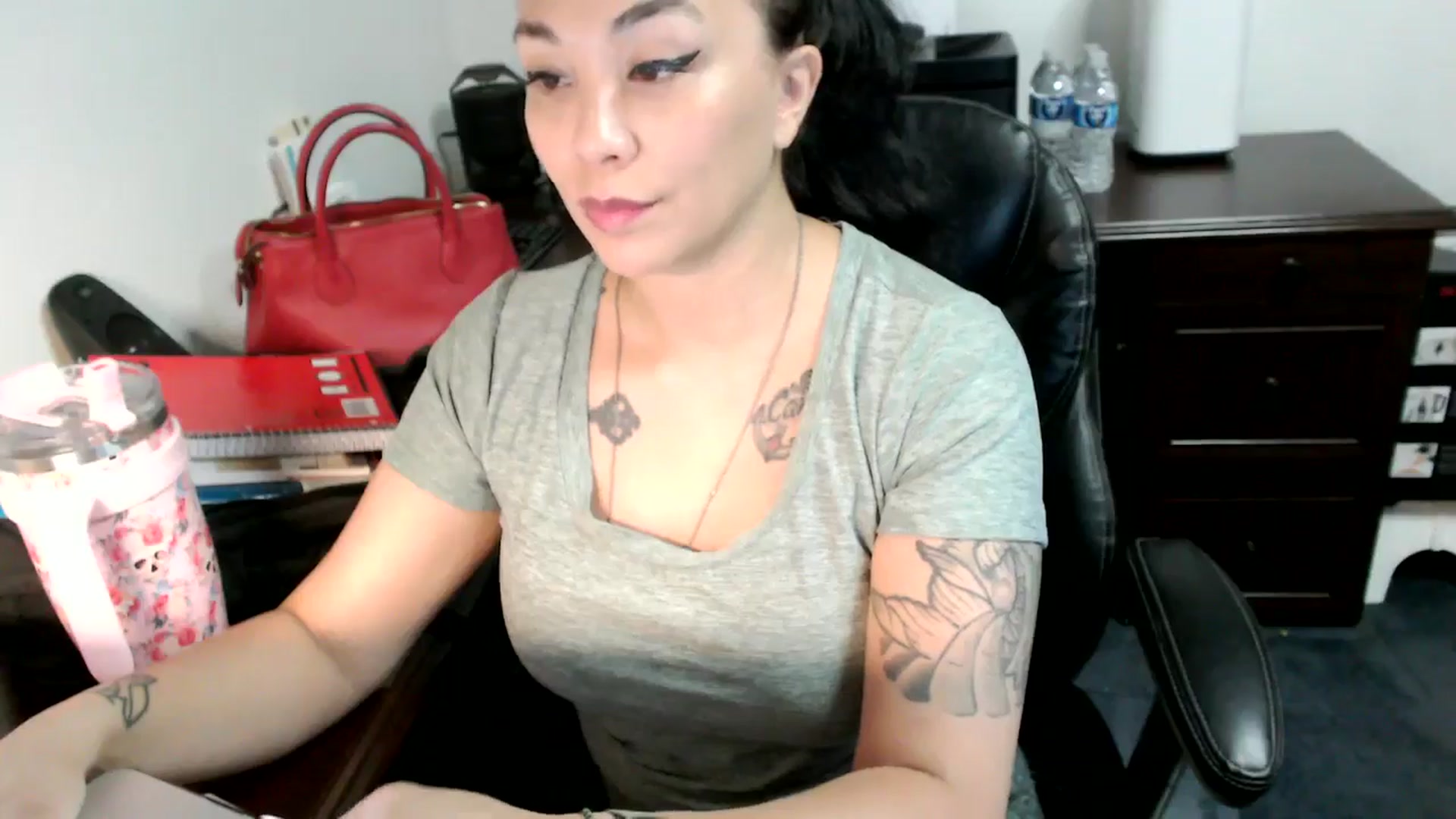 Gallery image thumbnail from MickaylaMoon's myfreecams stream on, 06/28/2024, 15:51 image 5 of 20