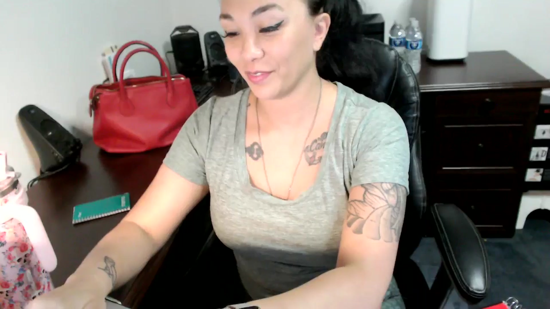 Gallery image thumbnail from MickaylaMoon's myfreecams stream on, 06/28/2024, 15:51 image 10 of 20