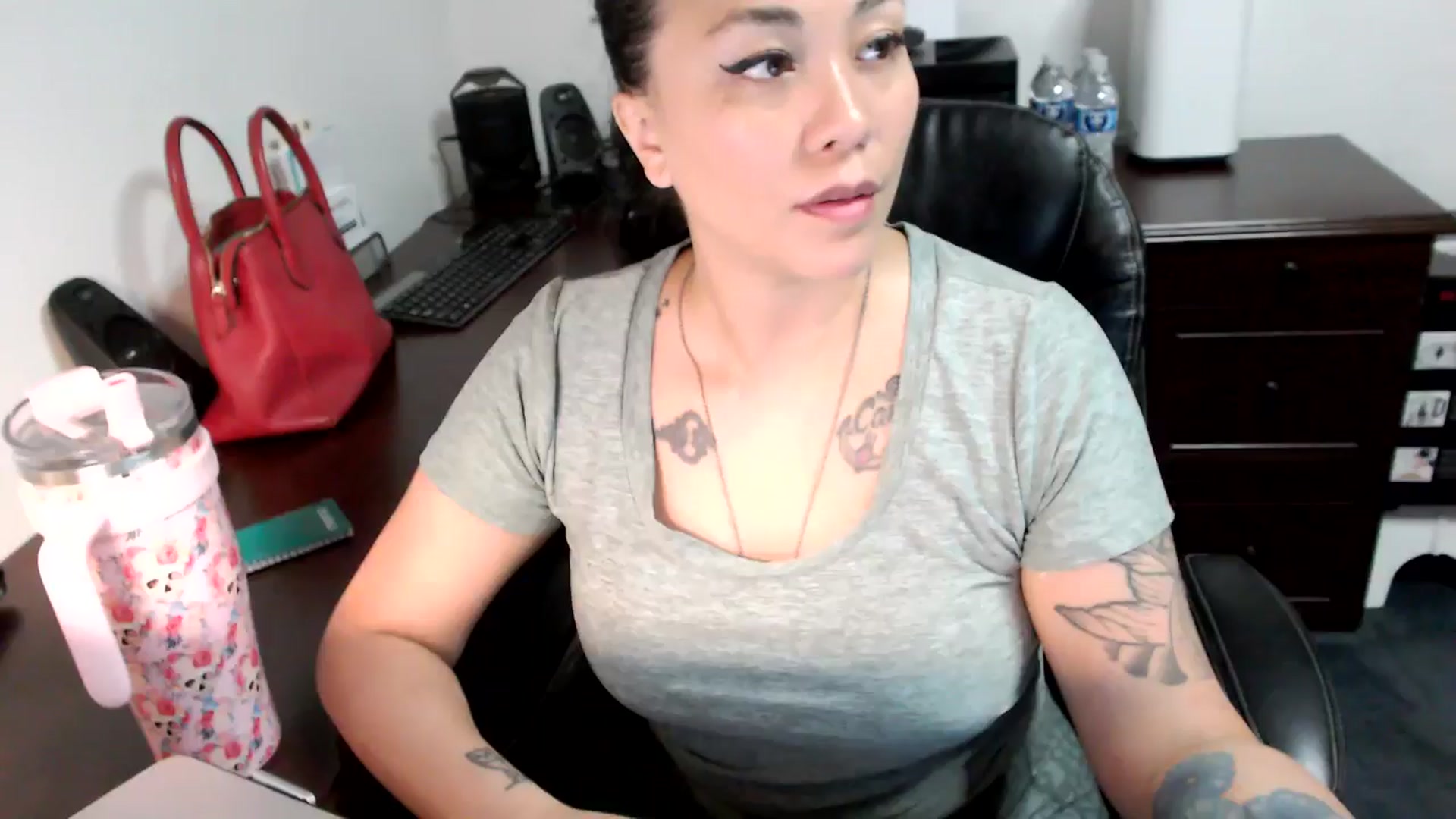 Gallery image thumbnail from MickaylaMoon's myfreecams stream on, 06/28/2024, 17:05 image 1 of 20