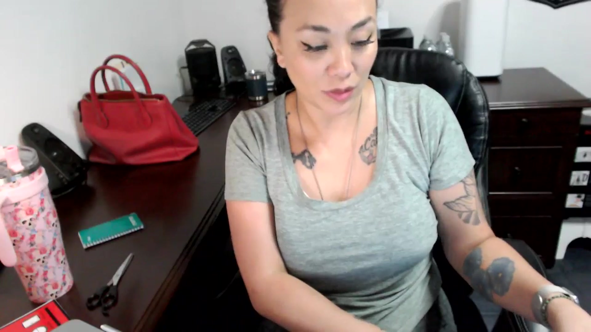 Gallery image thumbnail from MickaylaMoon's myfreecams stream on, 06/28/2024, 17:05 image 17 of 20