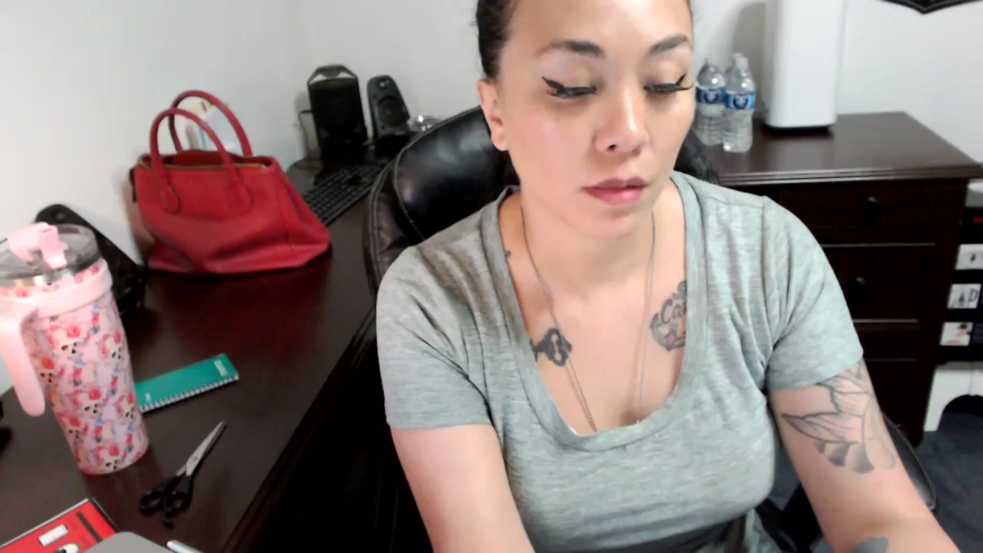 Gallery image thumbnail from MickaylaMoon's myfreecams stream on, 06/28/2024, 17:05 image 16 of 20