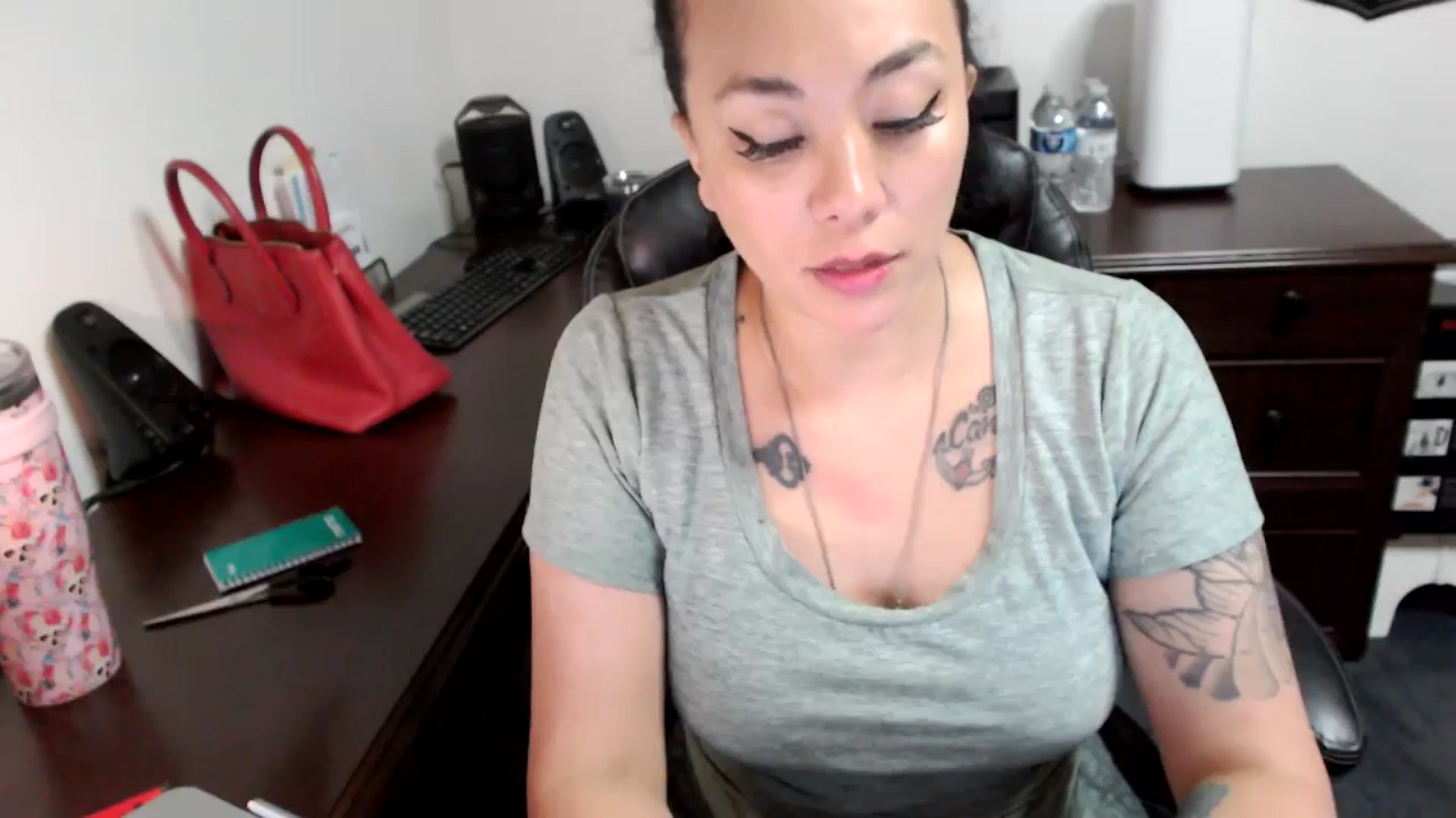 Gallery image thumbnail from MickaylaMoon's myfreecams stream on, 06/28/2024, 17:35 image 15 of 20