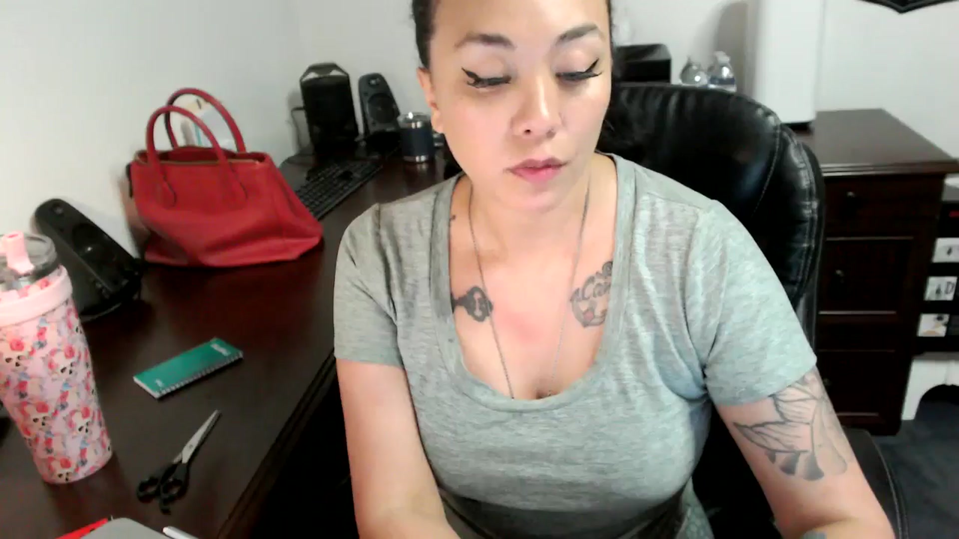 Gallery image thumbnail from MickaylaMoon's myfreecams stream on, 06/28/2024, 17:35 image 2 of 20