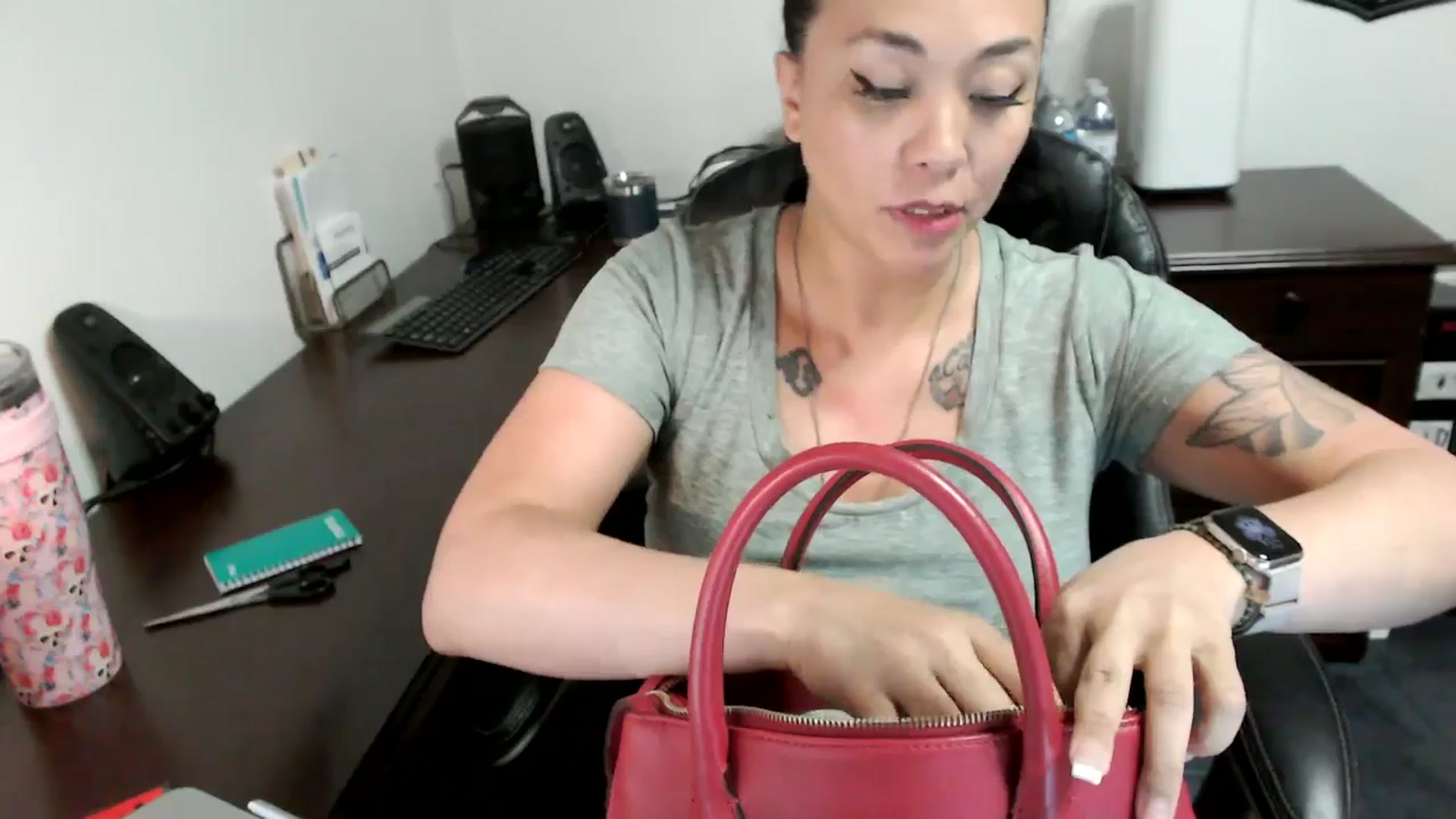 Gallery image thumbnail from MickaylaMoon's myfreecams stream on, 06/28/2024, 17:35 image 12 of 20
