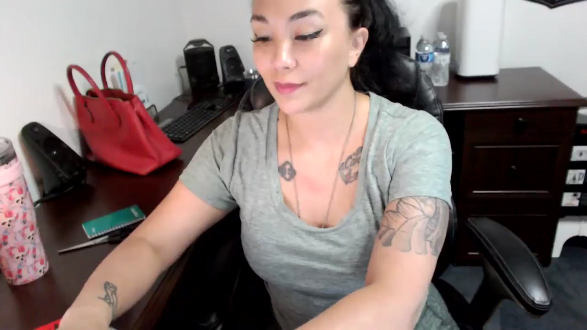 Gallery image thumbnail from MickaylaMoon's myfreecams stream on, 06/28/2024, 17:35 image 13 of 20