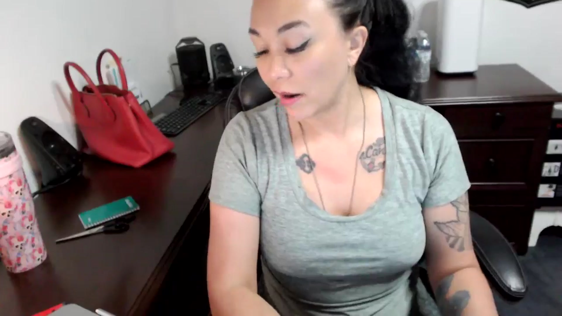 Gallery image thumbnail from MickaylaMoon's myfreecams stream on, 06/28/2024, 17:35 image 14 of 20