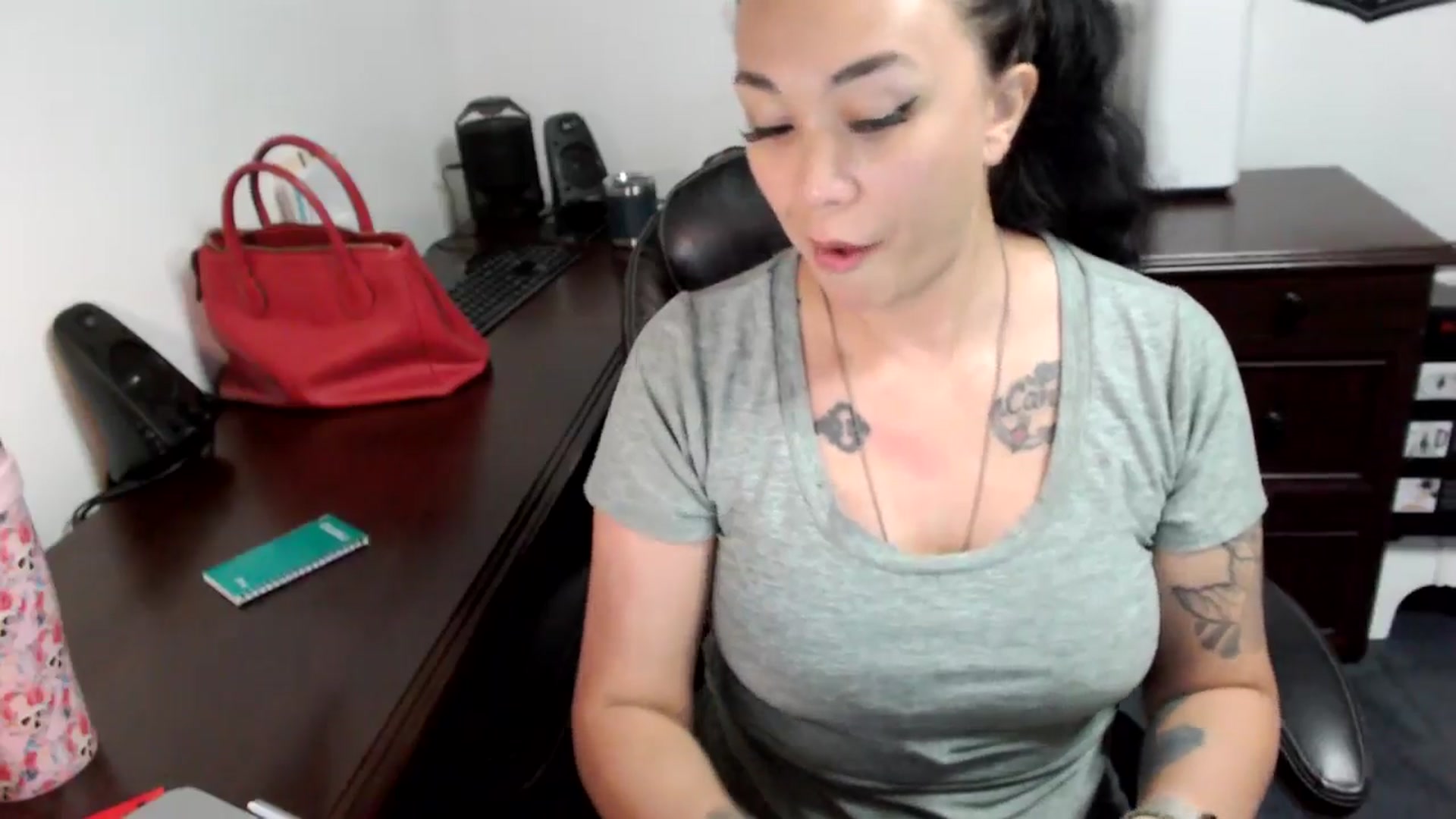 Gallery image thumbnail from MickaylaMoon's myfreecams stream on, 06/28/2024, 17:35 image 10 of 20