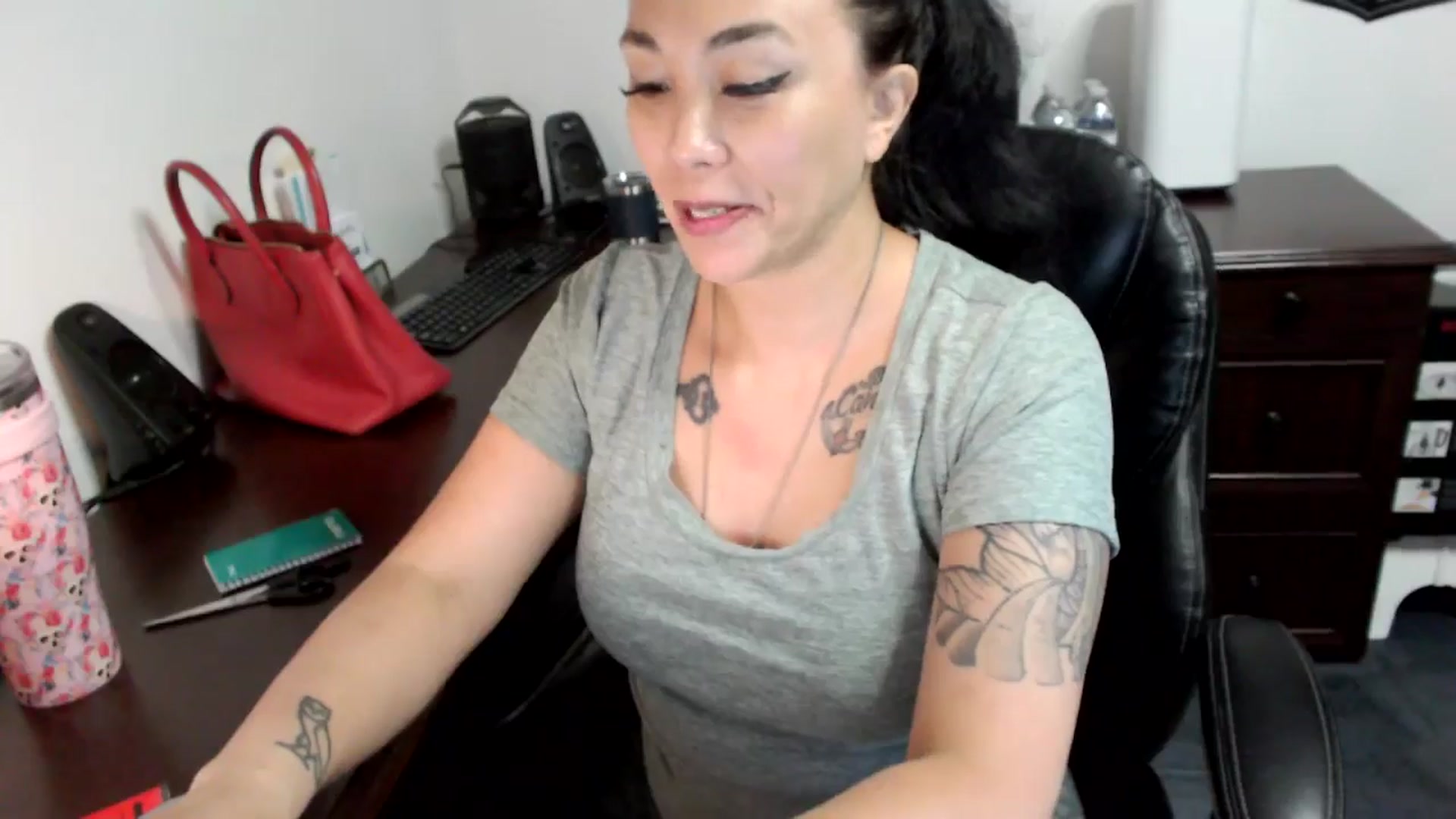 Gallery image thumbnail from MickaylaMoon's myfreecams stream on, 06/28/2024, 17:35 image 17 of 20