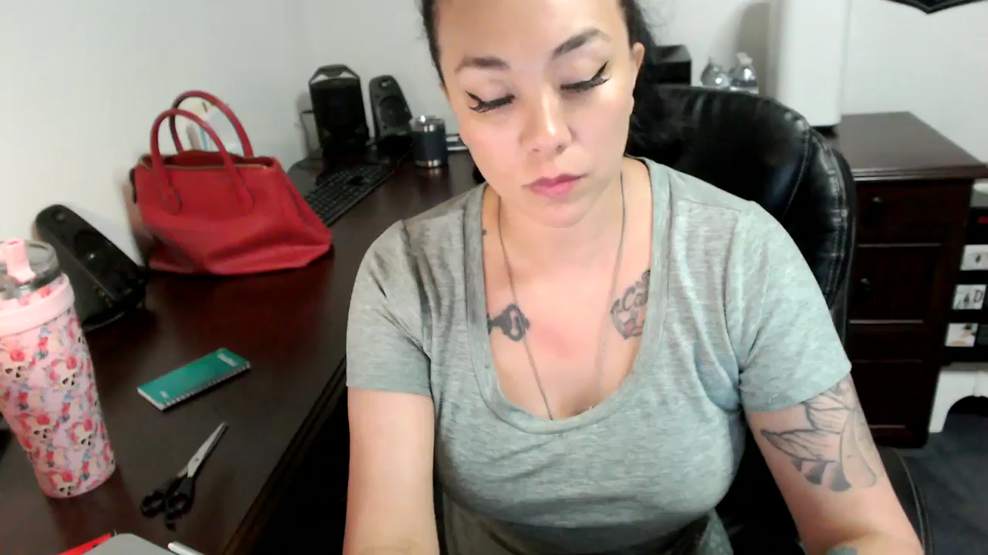 Gallery image thumbnail from MickaylaMoon's myfreecams stream on, 06/28/2024, 17:35 image 4 of 20