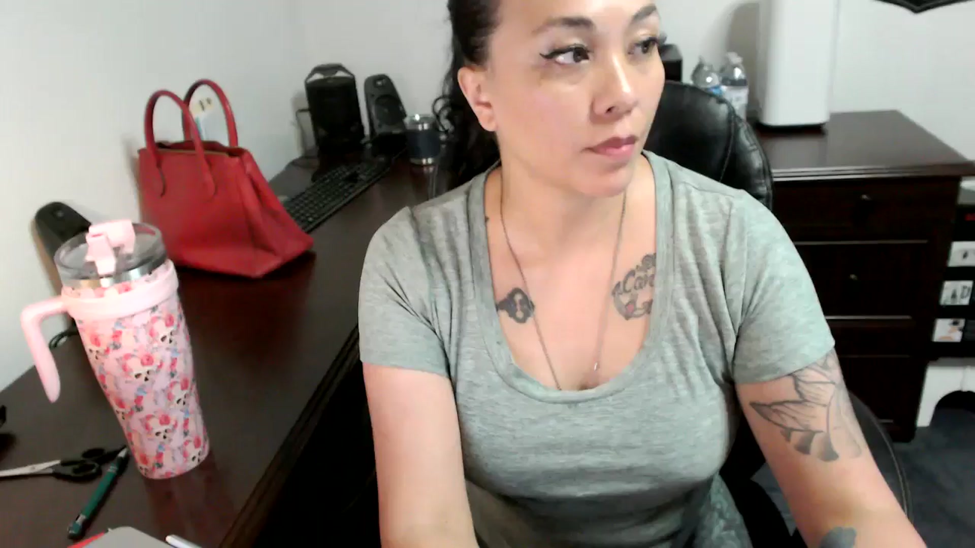 Gallery image thumbnail from MickaylaMoon's myfreecams stream on, 06/28/2024, 20:11 image 9 of 20