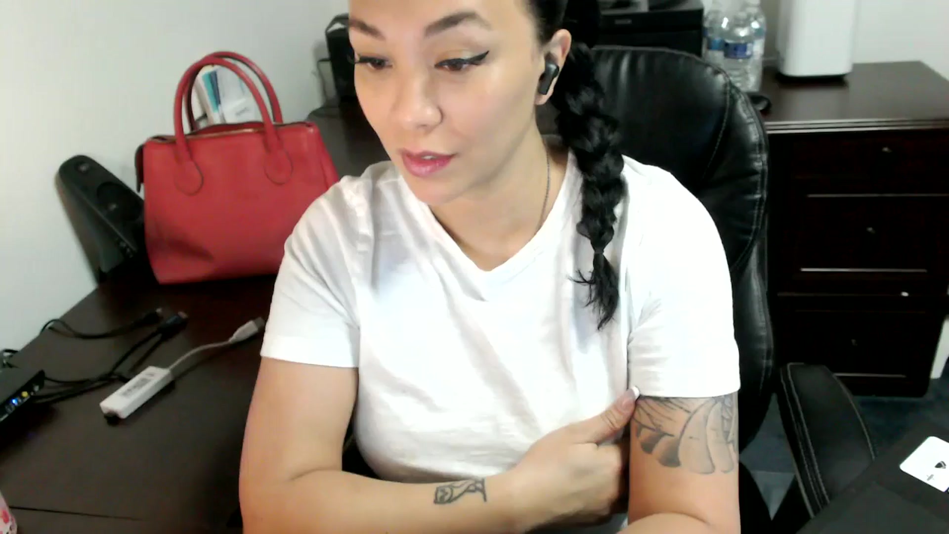 Gallery image thumbnail from MickaylaMoon's myfreecams stream on, 07/01/2024, 14:19 image 1 of 20