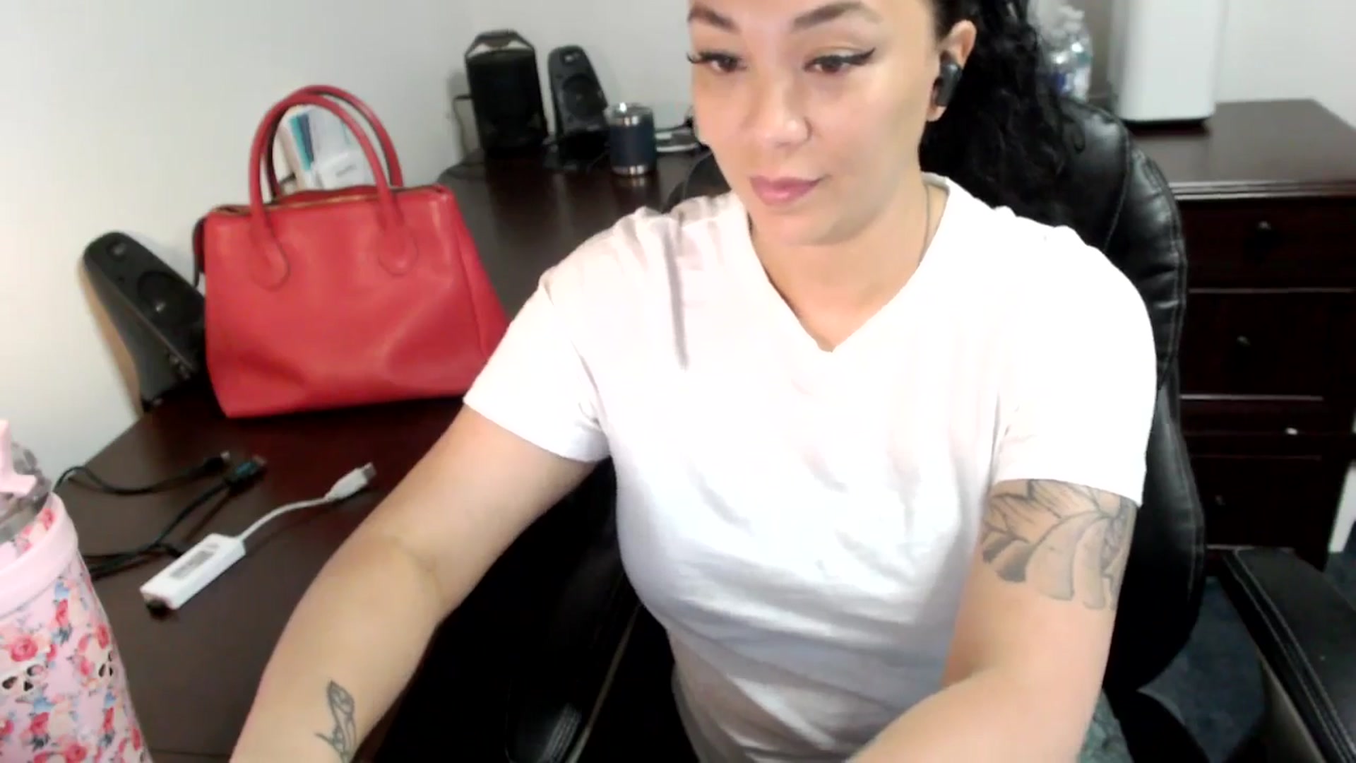 Gallery image thumbnail from MickaylaMoon's myfreecams stream on, 07/01/2024, 14:19 image 10 of 20