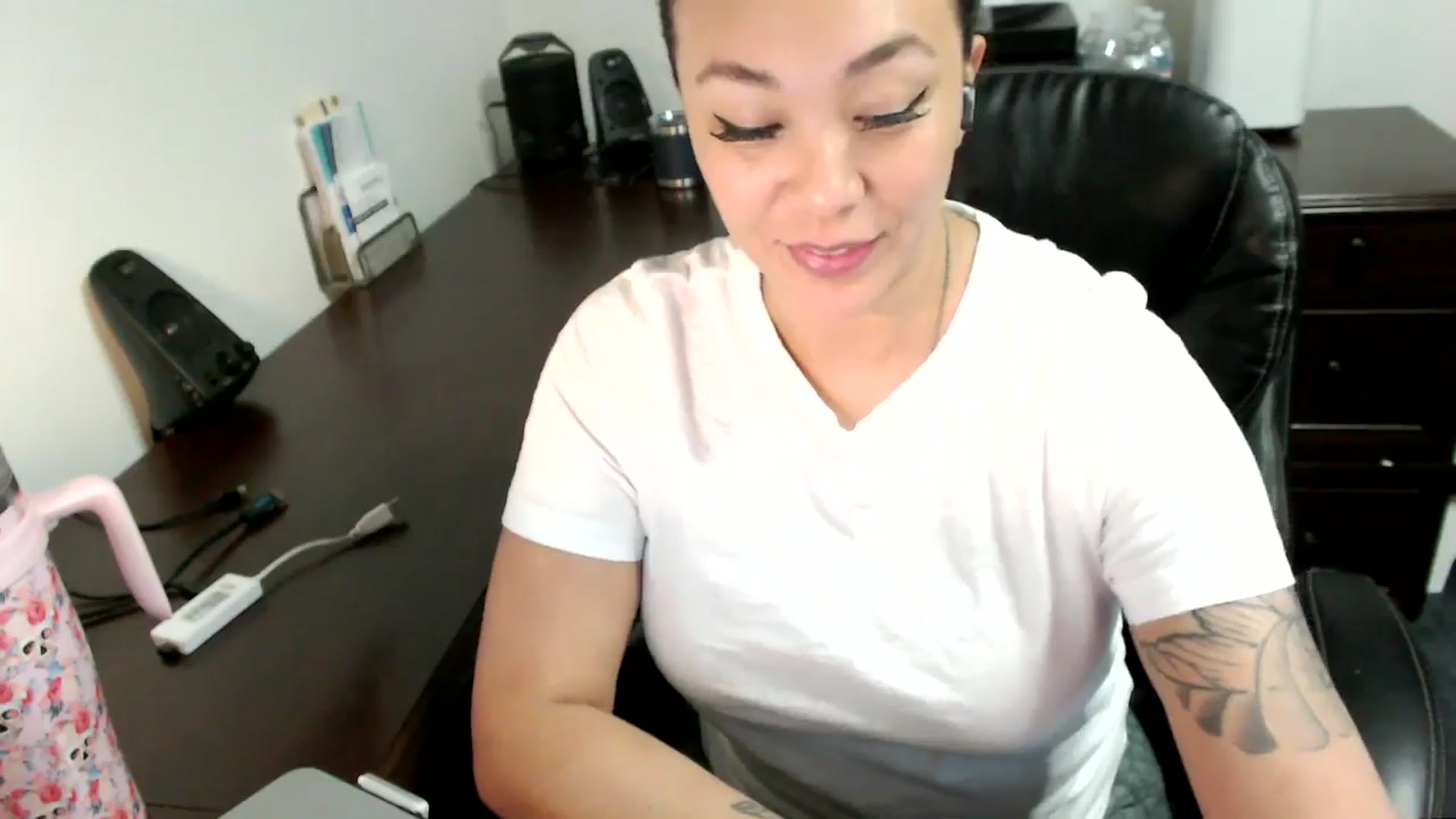 Gallery image thumbnail from MickaylaMoon's myfreecams stream on, 07/01/2024, 14:19 image 19 of 20