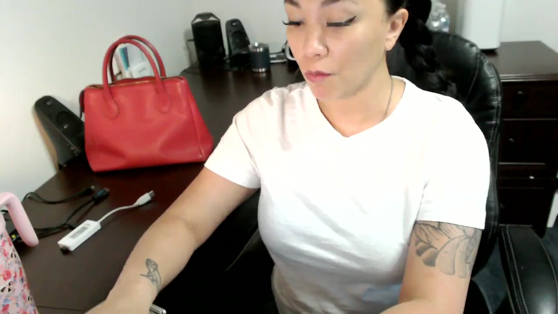 Gallery image thumbnail from MickaylaMoon's myfreecams stream on, 07/01/2024, 14:19 image 17 of 20