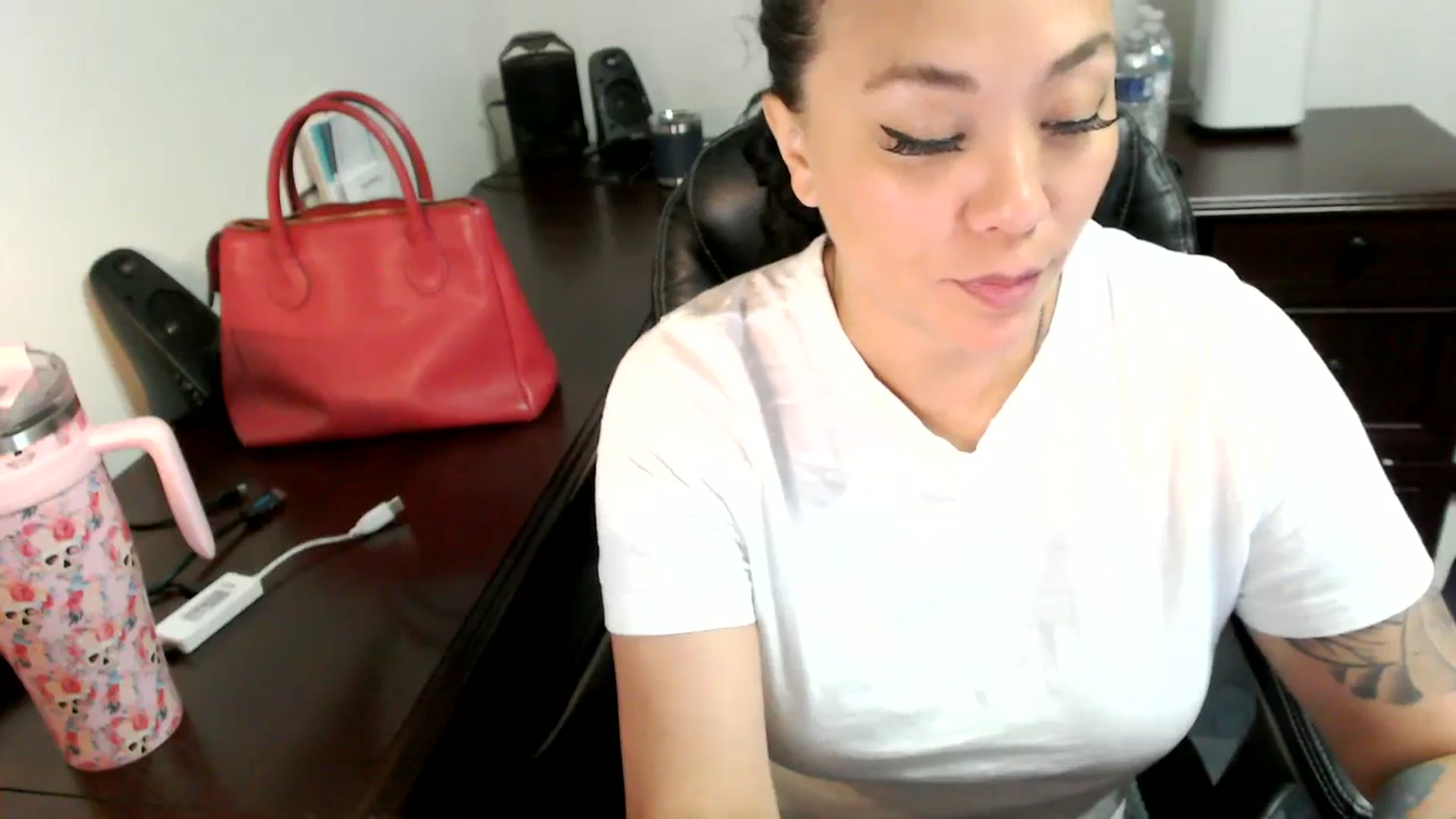 Gallery image thumbnail from MickaylaMoon's myfreecams stream on, 07/01/2024, 14:19 image 9 of 20