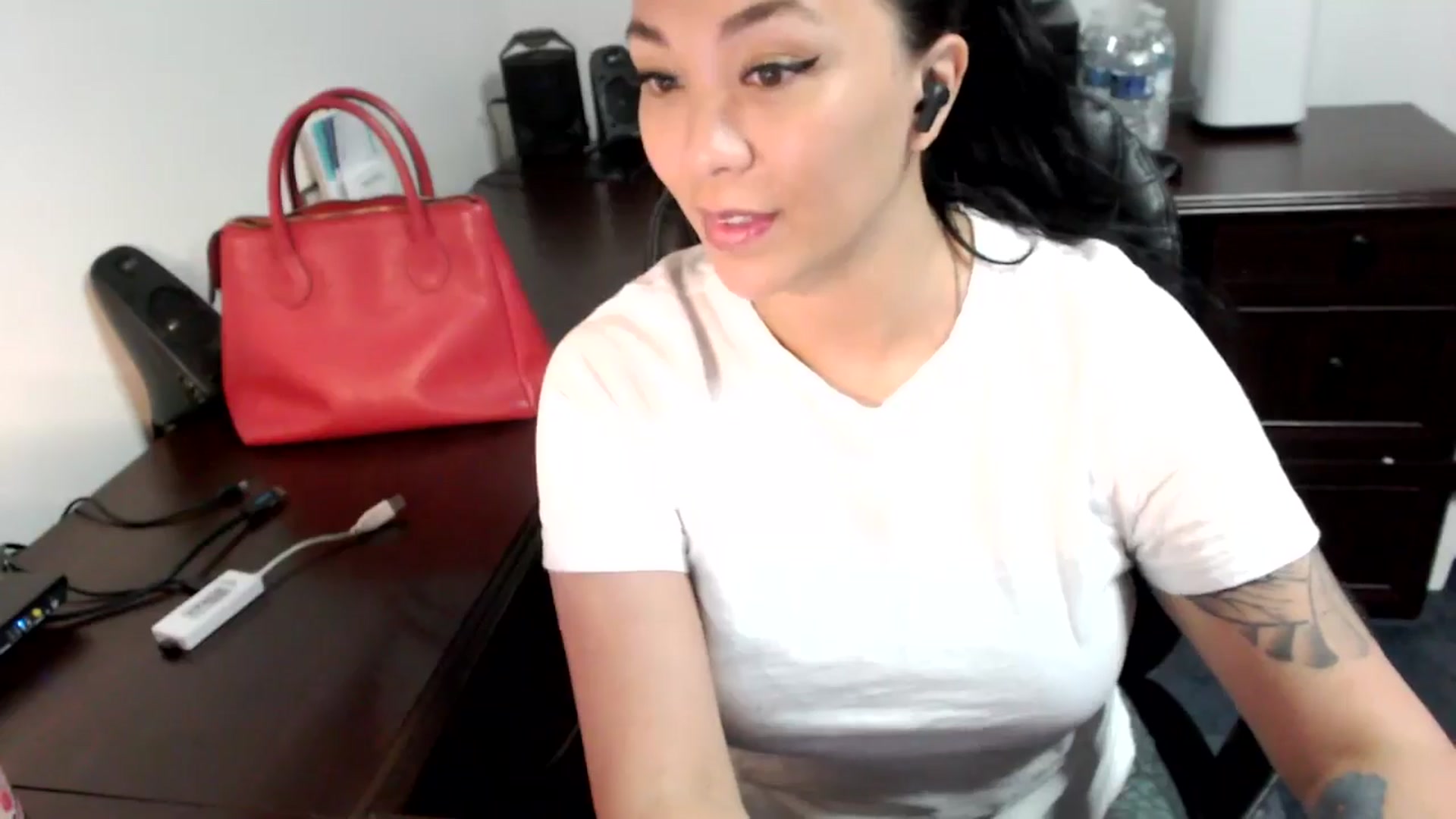 Gallery image thumbnail from MickaylaMoon's myfreecams stream on, 07/01/2024, 14:19 image 3 of 20