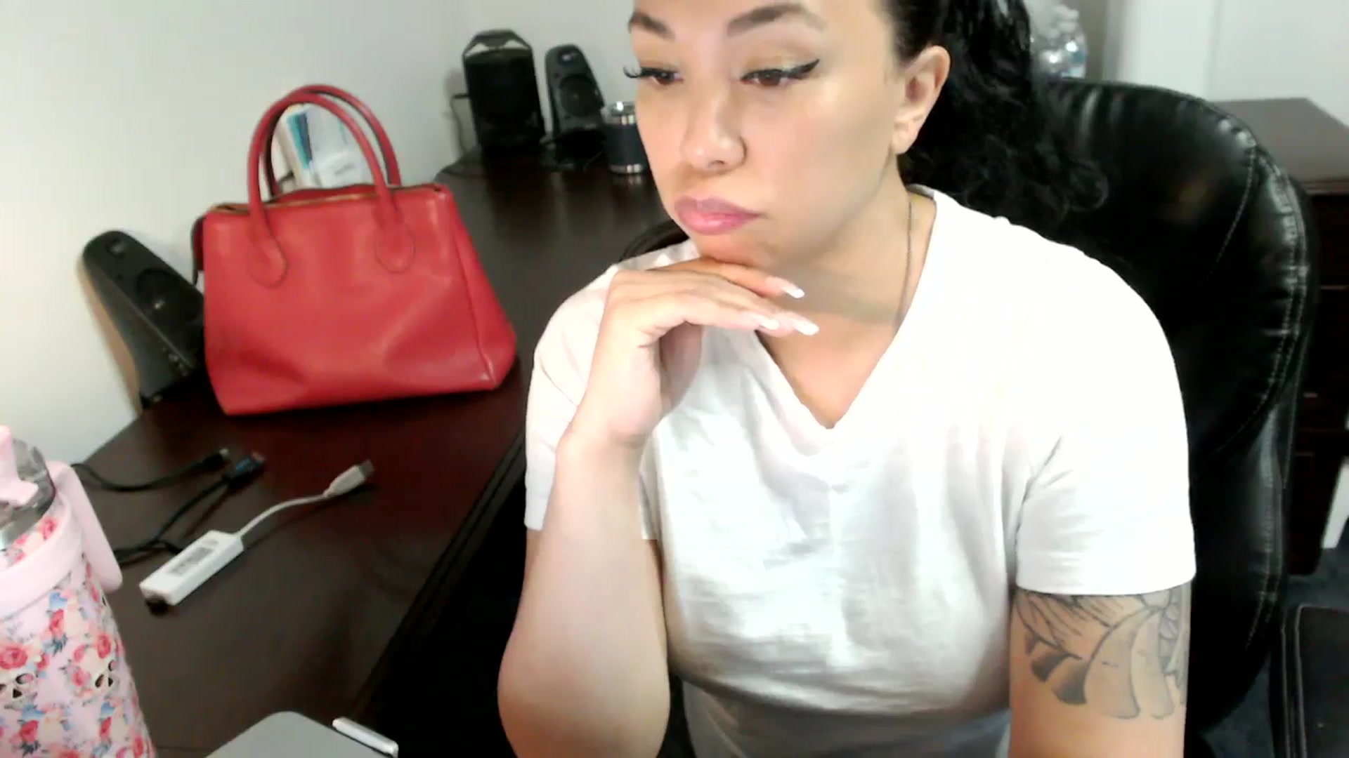 Gallery image thumbnail from MickaylaMoon's myfreecams stream on, 07/01/2024, 14:19 image 15 of 20